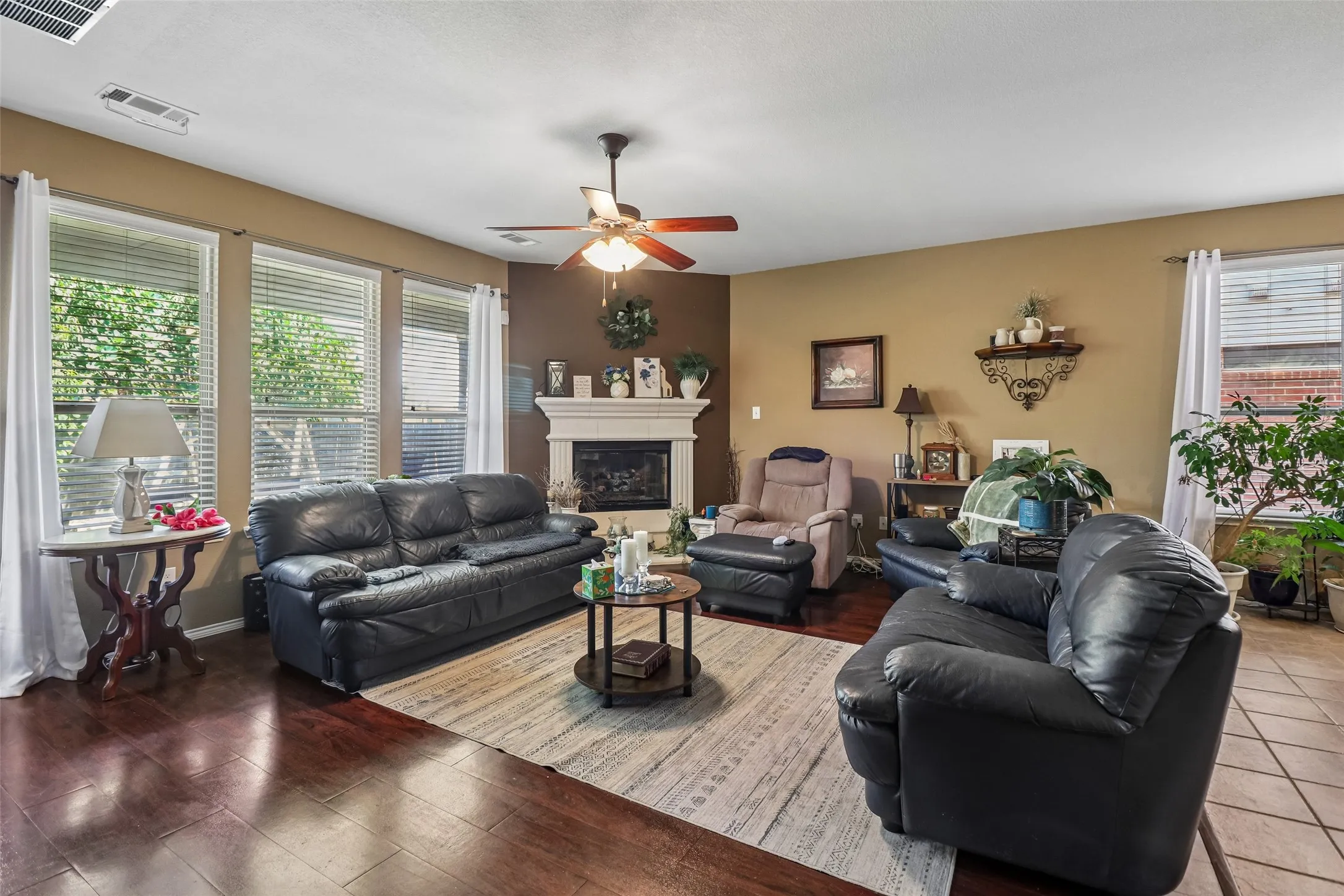 Single Family Residence For Sale in Tarrant County , 4321 Summer Star Lane, Fort Worth, Texas 76244, 5 Bedroom, 3 Bathroom, 2 Garage spaces, 3,193 Sqft, built in 2010, mls#21392149, Real Estate Agent in Fort Worth, Homes For Sale in Tarrant county, Homes For Sale in Fort Worth, Realtor in Fort Worth Texas, Real Estate Brokerage Independent Realty Texas, Luminita Cordes Realtor