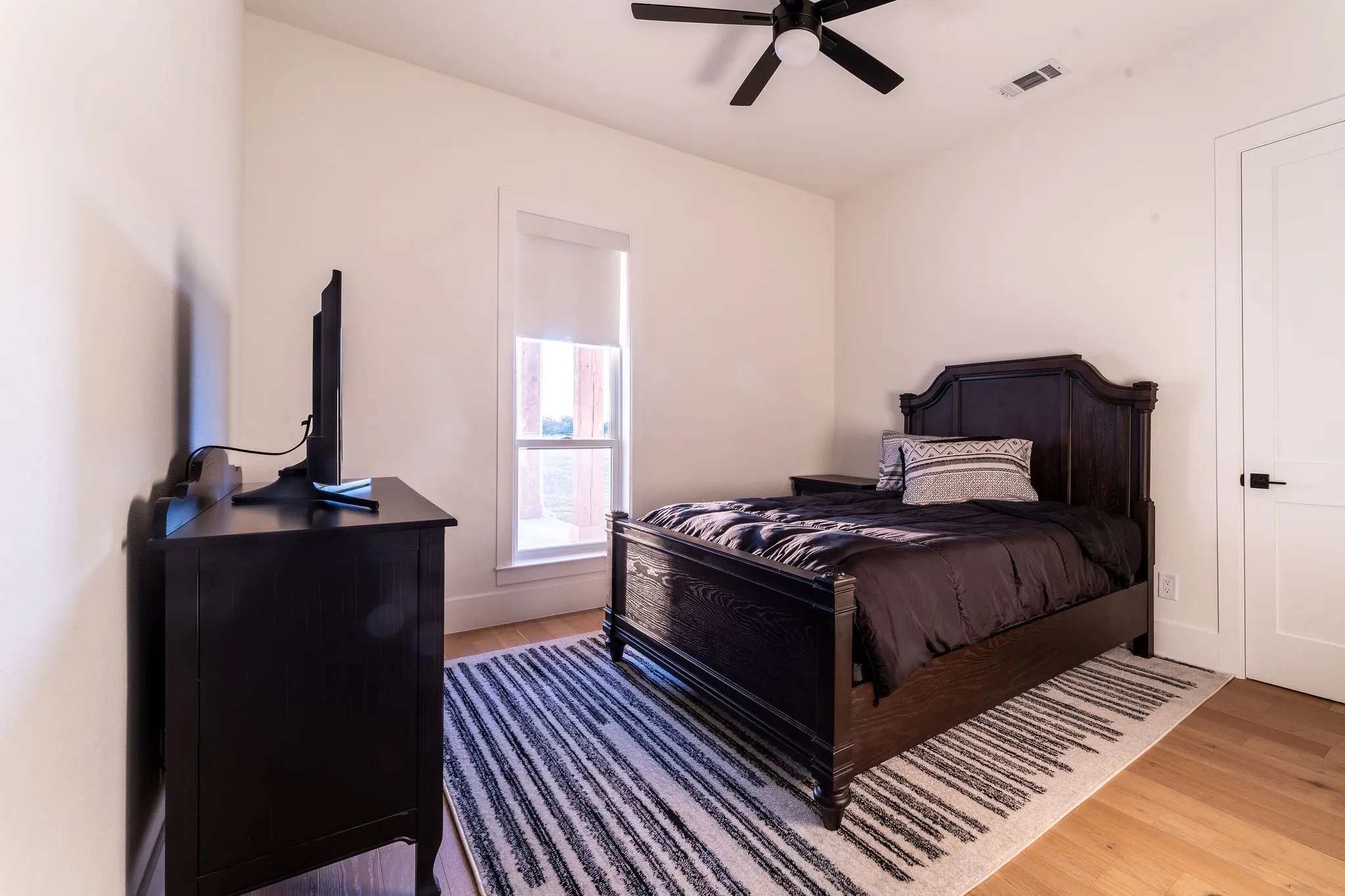 Single Family Residence For Sale in Denton County , 760 Hummingbird Lane, Justin, Texas 76247, 4 Bedroom, 5 Bathroom, 3 Garage spaces, 3,828 Sqft, built in 2024, mls#21395815, Real Estate Agent in Justin, Homes For Sale in Denton county, Homes For Sale in Justin, Realtor in Justin Texas, Real Estate Brokerage Independent Realty Texas, Luminita Cordes Realtor