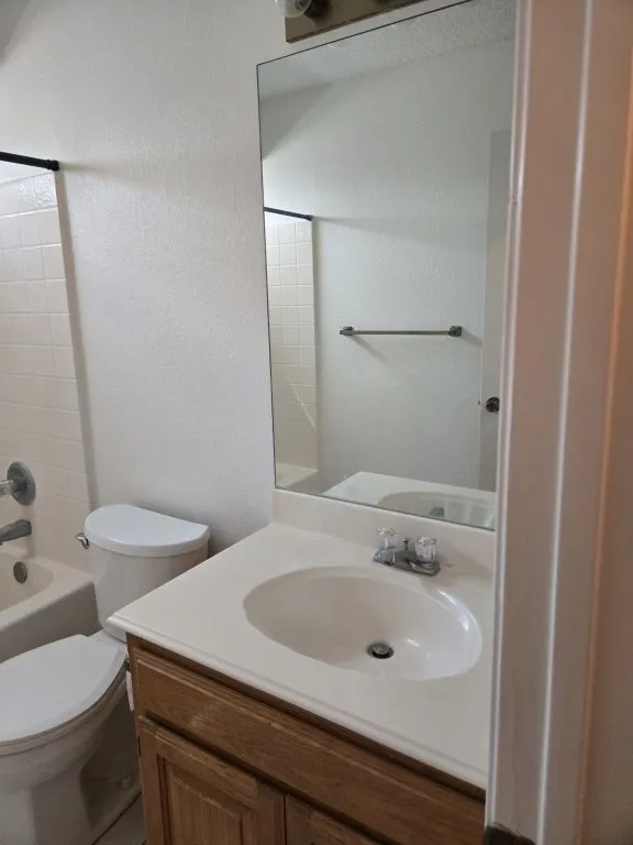 Single Family Residence For Sale in Tarrant County , 850 Valley View Court, Burleson, Texas 76028, 3 Bedroom, 2 Bathroom, 2 Garage spaces, 1,404 Sqft, built in 1998, mls#21392354, Real Estate Agent in Burleson, Homes For Sale in Tarrant county, Homes For Sale in Burleson, Realtor in Burleson Texas, Real Estate Brokerage Independent Realty Texas, Luminita Cordes Realtor