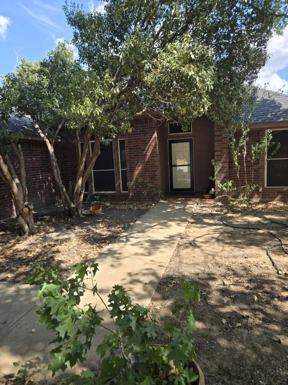 Single Family Residence For Sale in Tarrant County , 850 Valley View Court, Burleson, Texas 76028, 3 Bedroom, 2 Bathroom, 2 Garage spaces, 1,404 Sqft, built in 1998, mls#21392354, Real Estate Agent in Burleson, Homes For Sale in Tarrant county, Homes For Sale in Burleson, Realtor in Burleson Texas, Real Estate Brokerage Independent Realty Texas, Luminita Cordes Realtor