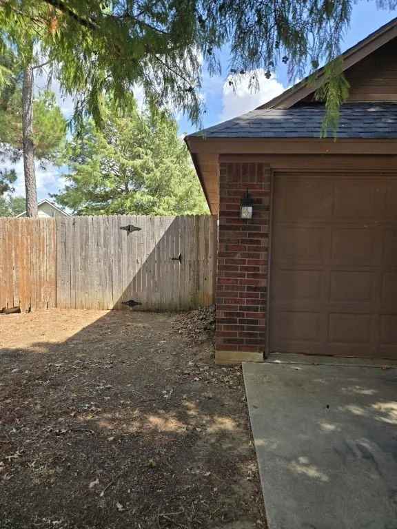 Single Family Residence For Sale in Tarrant County , 850 Valley View Court, Burleson, Texas 76028, 3 Bedroom, 2 Bathroom, 2 Garage spaces, 1,404 Sqft, built in 1998, mls#21392354, Real Estate Agent in Burleson, Homes For Sale in Tarrant county, Homes For Sale in Burleson, Realtor in Burleson Texas, Real Estate Brokerage Independent Realty Texas, Luminita Cordes Realtor