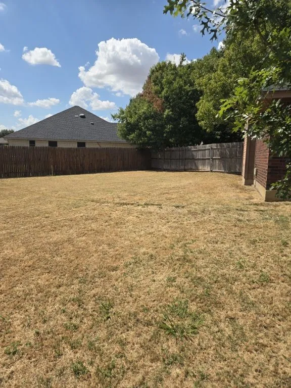 Single Family Residence For Sale in Tarrant County , 850 Valley View Court, Burleson, Texas 76028, 3 Bedroom, 2 Bathroom, 2 Garage spaces, 1,404 Sqft, built in 1998, mls#21392354, Real Estate Agent in Burleson, Homes For Sale in Tarrant county, Homes For Sale in Burleson, Realtor in Burleson Texas, Real Estate Brokerage Independent Realty Texas, Luminita Cordes Realtor