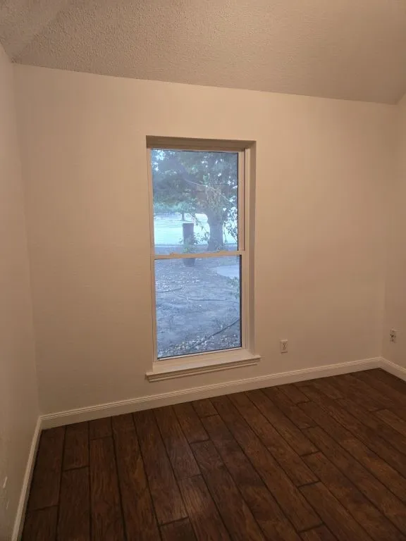 Single Family Residence For Sale in Tarrant County , 850 Valley View Court, Burleson, Texas 76028, 3 Bedroom, 2 Bathroom, 2 Garage spaces, 1,404 Sqft, built in 1998, mls#21392354, Real Estate Agent in Burleson, Homes For Sale in Tarrant county, Homes For Sale in Burleson, Realtor in Burleson Texas, Real Estate Brokerage Independent Realty Texas, Luminita Cordes Realtor