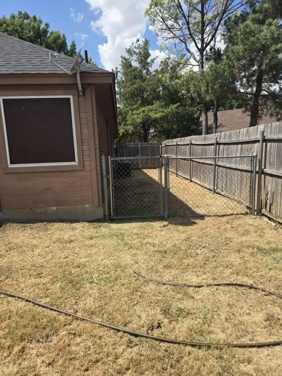 Single Family Residence For Sale in Tarrant County , 850 Valley View Court, Burleson, Texas 76028, 3 Bedroom, 2 Bathroom, 2 Garage spaces, 1,404 Sqft, built in 1998, mls#21392354, Real Estate Agent in Burleson, Homes For Sale in Tarrant county, Homes For Sale in Burleson, Realtor in Burleson Texas, Real Estate Brokerage Independent Realty Texas, Luminita Cordes Realtor