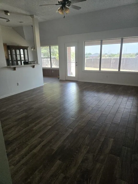 Single Family Residence For Sale in Tarrant County , 850 Valley View Court, Burleson, Texas 76028, 3 Bedroom, 2 Bathroom, 2 Garage spaces, 1,404 Sqft, built in 1998, mls#21392354, Real Estate Agent in Burleson, Homes For Sale in Tarrant county, Homes For Sale in Burleson, Realtor in Burleson Texas, Real Estate Brokerage Independent Realty Texas, Luminita Cordes Realtor