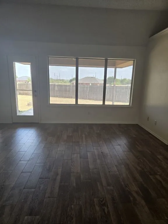 Single Family Residence For Sale in Tarrant County , 850 Valley View Court, Burleson, Texas 76028, 3 Bedroom, 2 Bathroom, 2 Garage spaces, 1,404 Sqft, built in 1998, mls#21392354, Real Estate Agent in Burleson, Homes For Sale in Tarrant county, Homes For Sale in Burleson, Realtor in Burleson Texas, Real Estate Brokerage Independent Realty Texas, Luminita Cordes Realtor