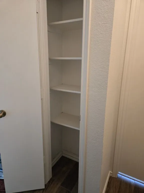 Single Family Residence For Sale in Tarrant County , 850 Valley View Court, Burleson, Texas 76028, 3 Bedroom, 2 Bathroom, 2 Garage spaces, 1,404 Sqft, built in 1998, mls#21392354, Real Estate Agent in Burleson, Homes For Sale in Tarrant county, Homes For Sale in Burleson, Realtor in Burleson Texas, Real Estate Brokerage Independent Realty Texas, Luminita Cordes Realtor
