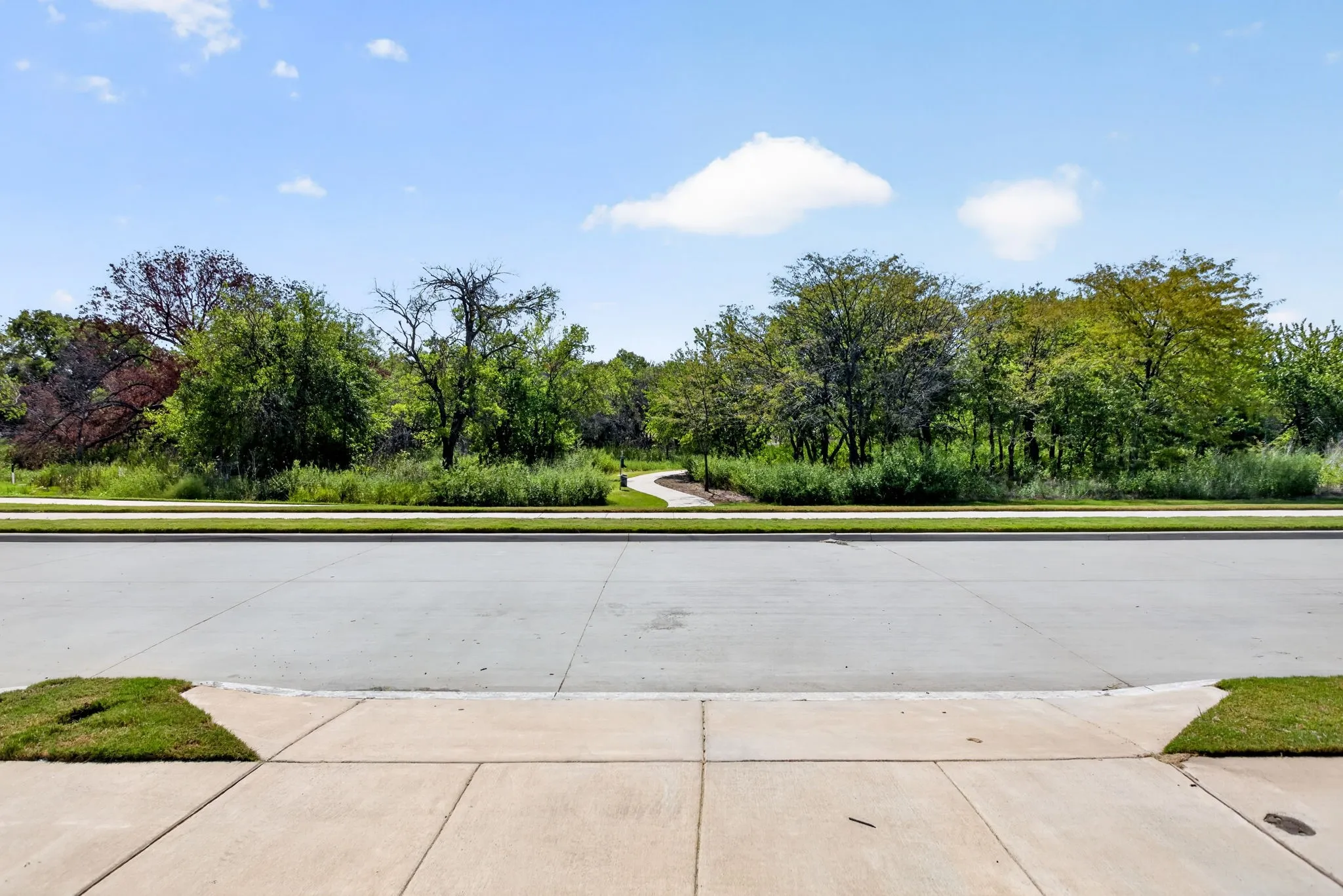Single Family Residence For Sale in Tarrant County , 4404 Mill Falls Drive, Fort Worth, Texas 76036, 4 Bedroom, 2 Bathroom, 2 Garage spaces, 1,929 Sqft, built in 2023, mls#21395624, Real Estate Agent in Fort Worth, Homes For Sale in Tarrant county, Homes For Sale in Fort Worth, Realtor in Fort Worth Texas, Real Estate Brokerage Independent Realty Texas, Luminita Cordes Realtor