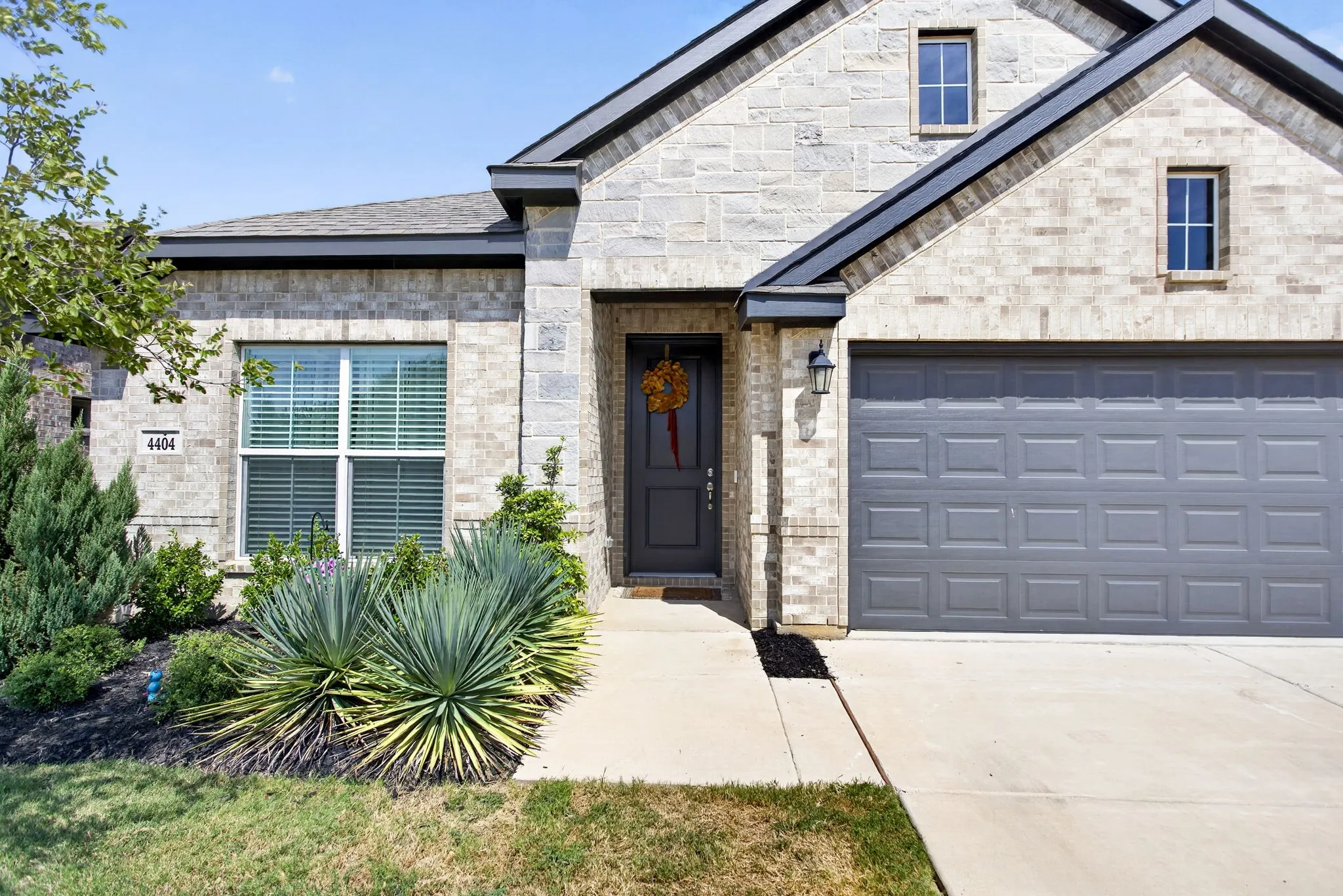 Single Family Residence For Sale in Tarrant County , 4404 Mill Falls Drive, Fort Worth, Texas 76036, 4 Bedroom, 2 Bathroom, 2 Garage spaces, 1,929 Sqft, built in 2023, mls#21395624, Real Estate Agent in Fort Worth, Homes For Sale in Tarrant county, Homes For Sale in Fort Worth, Realtor in Fort Worth Texas, Real Estate Brokerage Independent Realty Texas, Luminita Cordes Realtor
