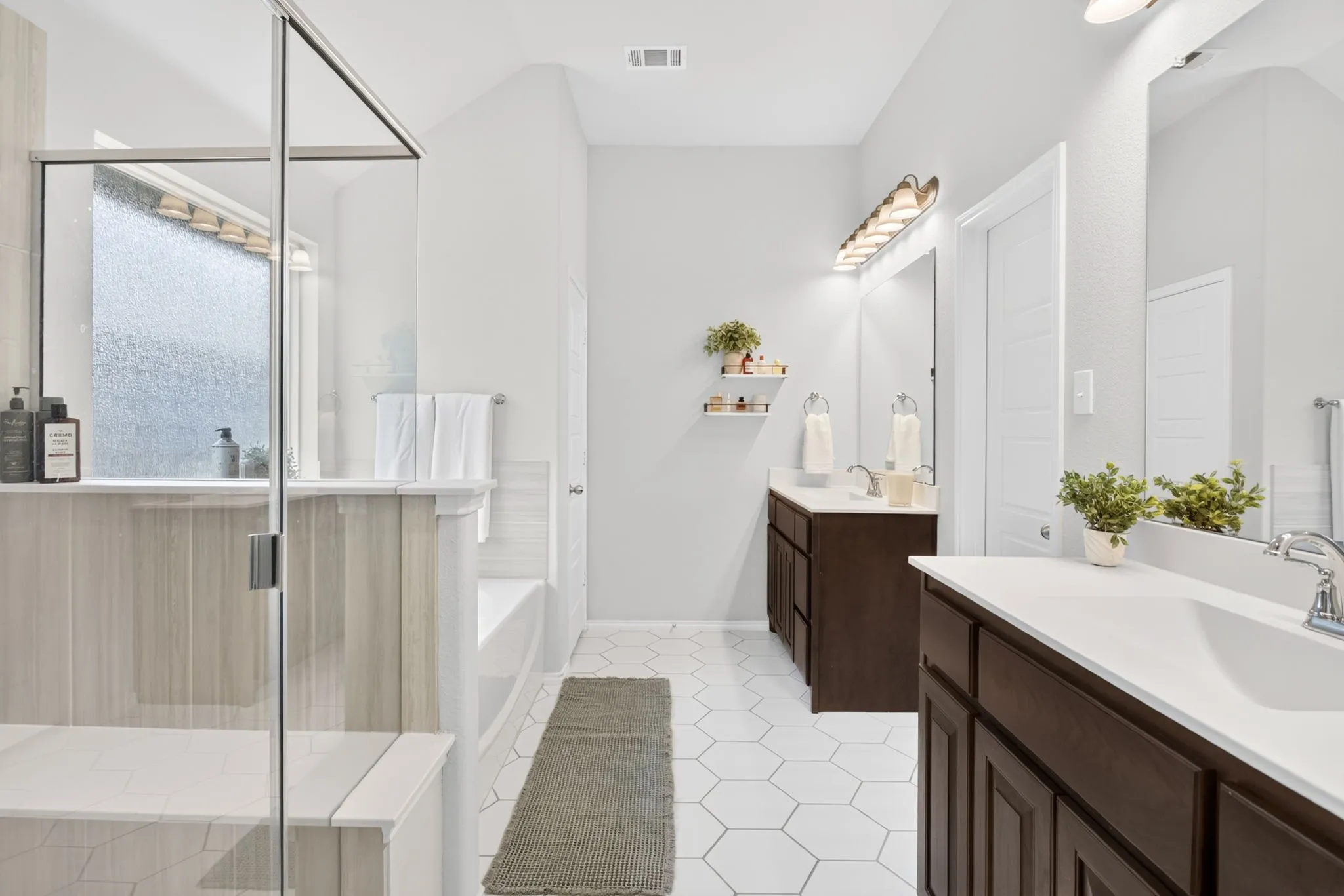 Single Family Residence For Sale in Tarrant County , 4404 Mill Falls Drive, Fort Worth, Texas 76036, 4 Bedroom, 2 Bathroom, 2 Garage spaces, 1,929 Sqft, built in 2023, mls#21395624, Real Estate Agent in Fort Worth, Homes For Sale in Tarrant county, Homes For Sale in Fort Worth, Realtor in Fort Worth Texas, Real Estate Brokerage Independent Realty Texas, Luminita Cordes Realtor