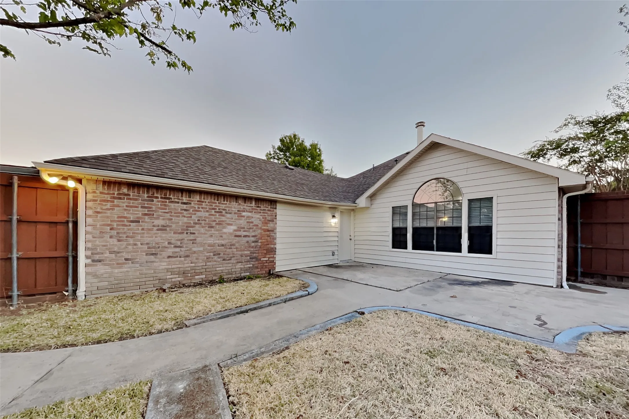 Single Family Residence For Rent in Dallas County , 8809 Pheasant Run Drive, Rowlett, Texas 75089, 3 Bedroom, 2 Bathroom, 2 Garage spaces, 1,470 Sqft, built in 1990, mls#21395872, Real Estate Agent in Rowlett, Homes For Rent in Dallas county, Homes For Rent in Rowlett, Realtor in Rowlett Texas, Real Estate Brokerage Independent Realty Texas, Luminita Cordes Realtor