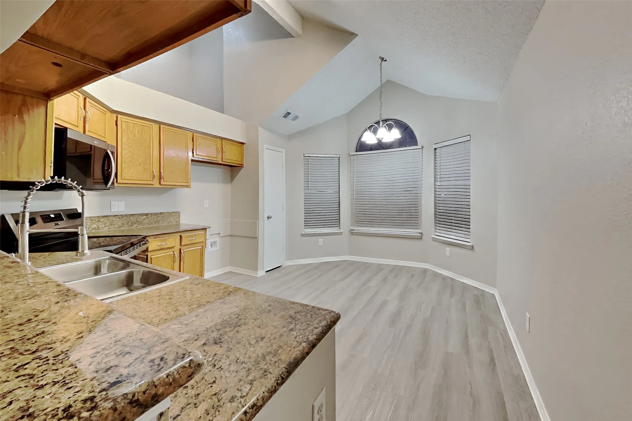 Single Family Residence For Rent in Dallas County , 8809 Pheasant Run Drive, Rowlett, Texas 75089, 3 Bedroom, 2 Bathroom, 2 Garage spaces, 1,470 Sqft, built in 1990, mls#21395872, Real Estate Agent in Rowlett, Homes For Rent in Dallas county, Homes For Rent in Rowlett, Realtor in Rowlett Texas, Real Estate Brokerage Independent Realty Texas, Luminita Cordes Realtor