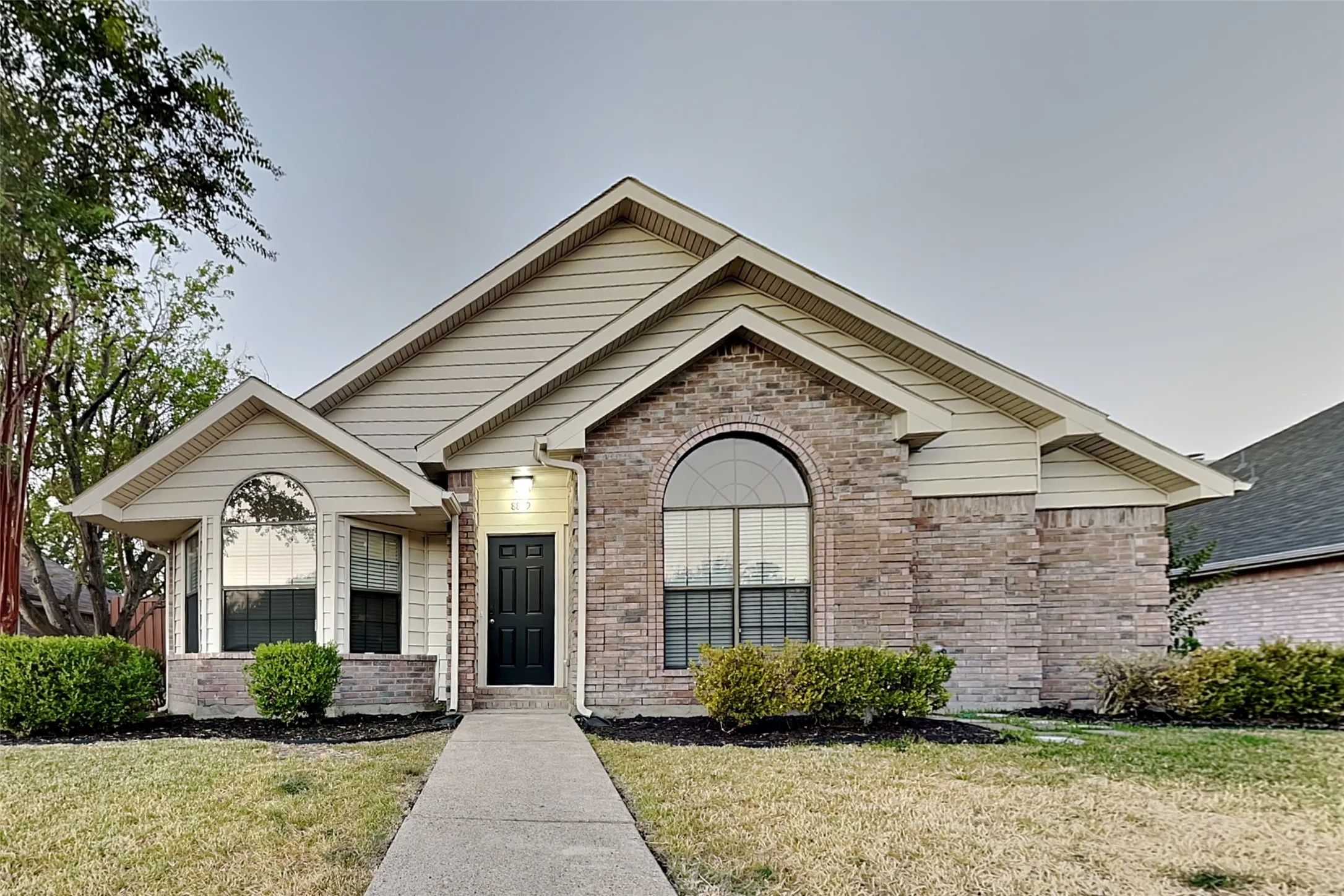 Single Family Residence For Rent in Dallas County , 8809 Pheasant Run Drive, Rowlett, Texas 75089, 3 Bedroom, 2 Bathroom, 2 Garage spaces, 1,470 Sqft, built in 1990, mls#21395872, Real Estate Agent in Rowlett, Homes For Rent in Dallas county, Homes For Rent in Rowlett, Realtor in Rowlett Texas, Real Estate Brokerage Independent Realty Texas, Luminita Cordes Realtor
