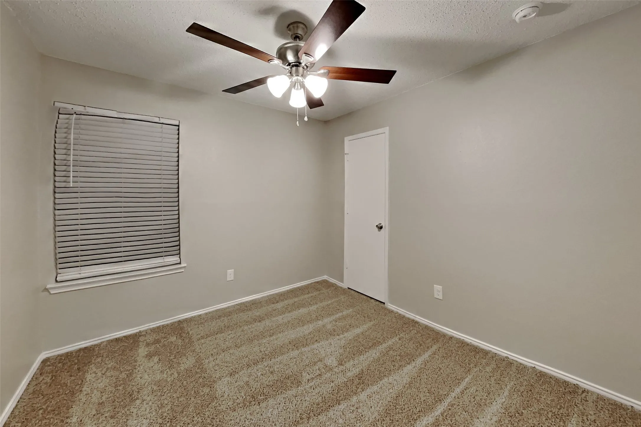 Single Family Residence For Rent in Dallas County , 8809 Pheasant Run Drive, Rowlett, Texas 75089, 3 Bedroom, 2 Bathroom, 2 Garage spaces, 1,470 Sqft, built in 1990, mls#21395872, Real Estate Agent in Rowlett, Homes For Rent in Dallas county, Homes For Rent in Rowlett, Realtor in Rowlett Texas, Real Estate Brokerage Independent Realty Texas, Luminita Cordes Realtor