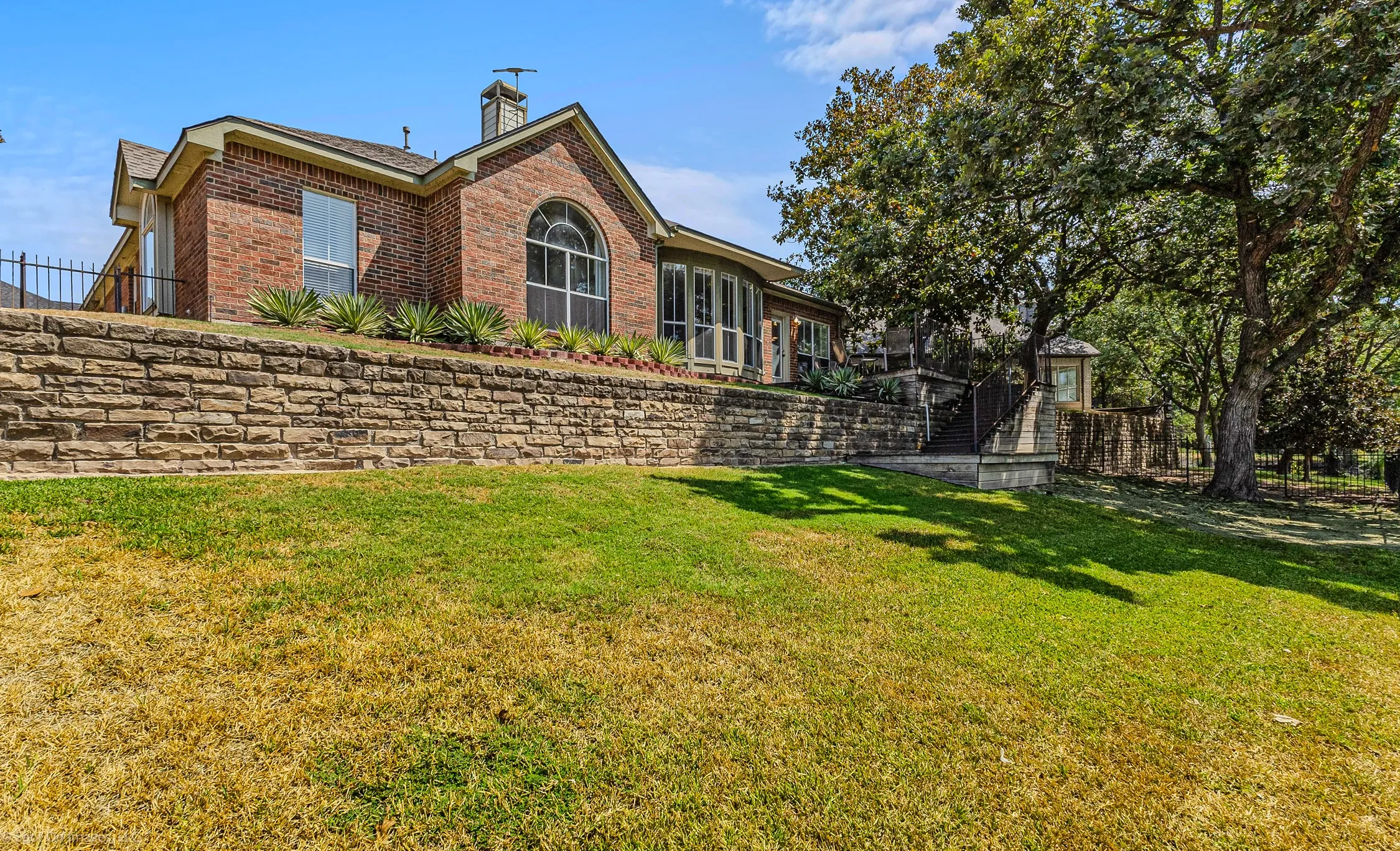 Single Family Residence For Sale in Rockwall County , 208 Lionhart Place, Rockwall, Texas 75032, 4 Bedroom, 3 Bathroom, 2 Garage spaces, 2,610 Sqft, built in 1996, mls#21389430, Real Estate Agent in Rockwall, Homes For Sale in Rockwall county, Homes For Sale in Rockwall, Realtor in Rockwall Texas, Real Estate Brokerage Independent Realty Texas, Luminita Cordes Realtor