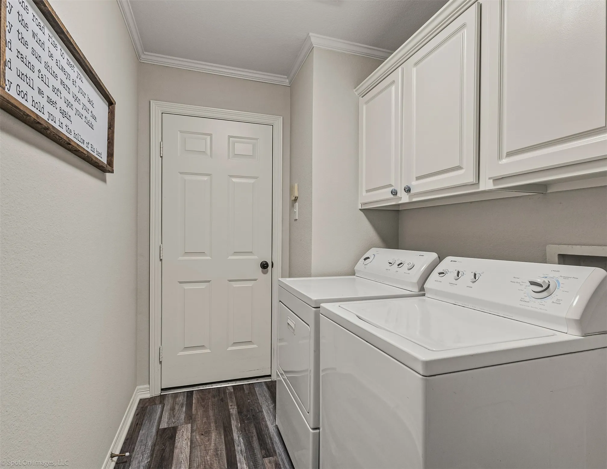 Single Family Residence For Sale in Rockwall County , 208 Lionhart Place, Rockwall, Texas 75032, 4 Bedroom, 3 Bathroom, 2 Garage spaces, 2,610 Sqft, built in 1996, mls#21389430, Real Estate Agent in Rockwall, Homes For Sale in Rockwall county, Homes For Sale in Rockwall, Realtor in Rockwall Texas, Real Estate Brokerage Independent Realty Texas, Luminita Cordes Realtor