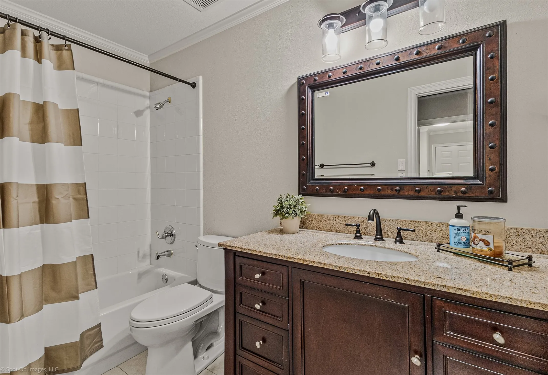 Single Family Residence For Sale in Rockwall County , 208 Lionhart Place, Rockwall, Texas 75032, 4 Bedroom, 3 Bathroom, 2 Garage spaces, 2,610 Sqft, built in 1996, mls#21389430, Real Estate Agent in Rockwall, Homes For Sale in Rockwall county, Homes For Sale in Rockwall, Realtor in Rockwall Texas, Real Estate Brokerage Independent Realty Texas, Luminita Cordes Realtor