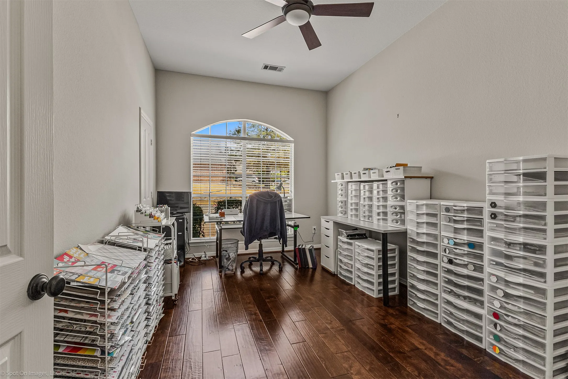 Single Family Residence For Sale in Rockwall County , 208 Lionhart Place, Rockwall, Texas 75032, 4 Bedroom, 3 Bathroom, 2 Garage spaces, 2,610 Sqft, built in 1996, mls#21389430, Real Estate Agent in Rockwall, Homes For Sale in Rockwall county, Homes For Sale in Rockwall, Realtor in Rockwall Texas, Real Estate Brokerage Independent Realty Texas, Luminita Cordes Realtor