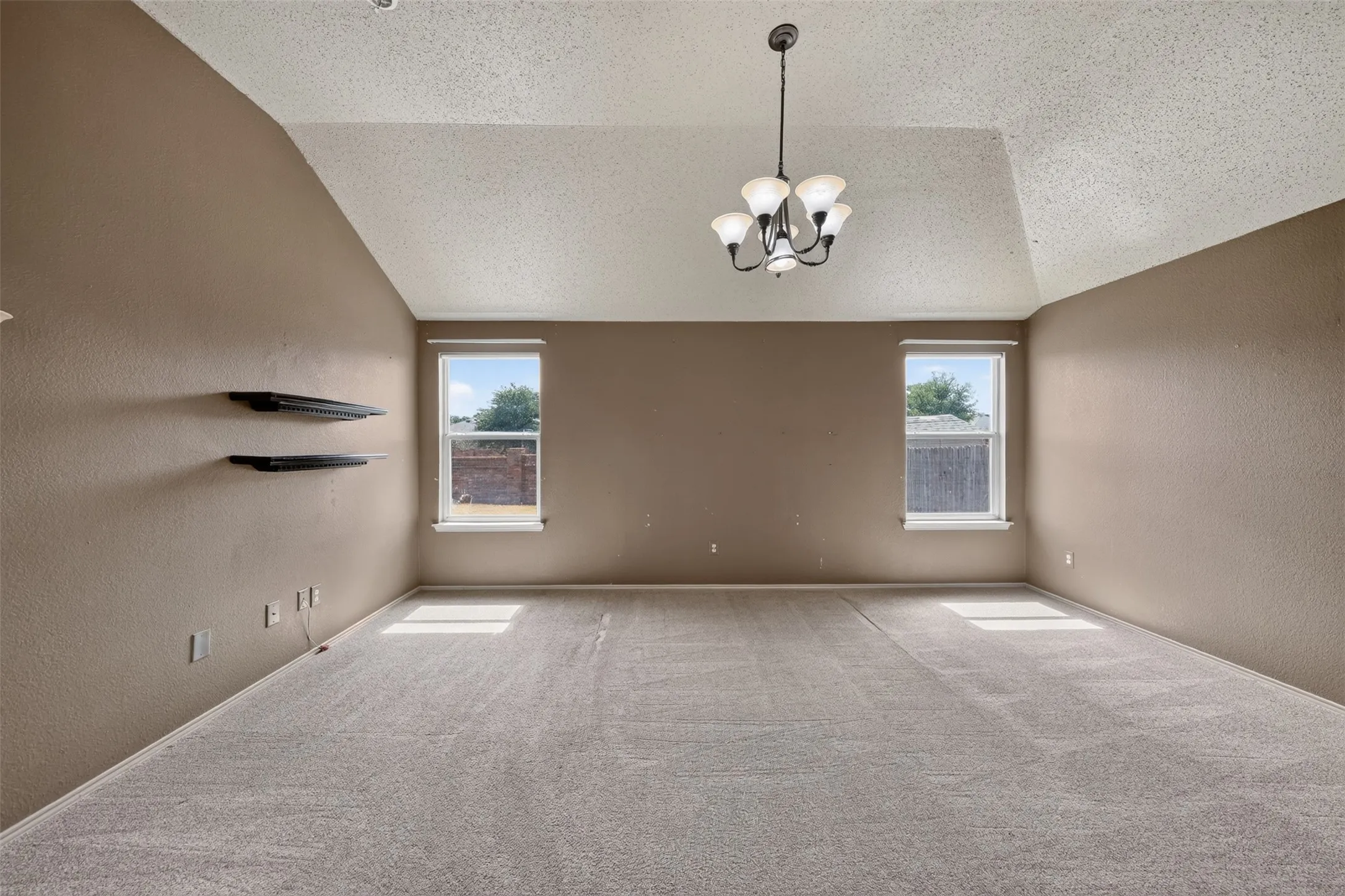 Single Family Residence For Sale in Tarrant County , 501 Roundrock Lane, Fort Worth, Texas 76140, 5 Bedroom, 3 Bathroom, 2 Garage spaces, 2,241 Sqft, built in 2004, mls#21391296, Real Estate Agent in Fort Worth, Homes For Sale in Tarrant county, Homes For Sale in Fort Worth, Realtor in Fort Worth Texas, Real Estate Brokerage Independent Realty Texas, Luminita Cordes Realtor