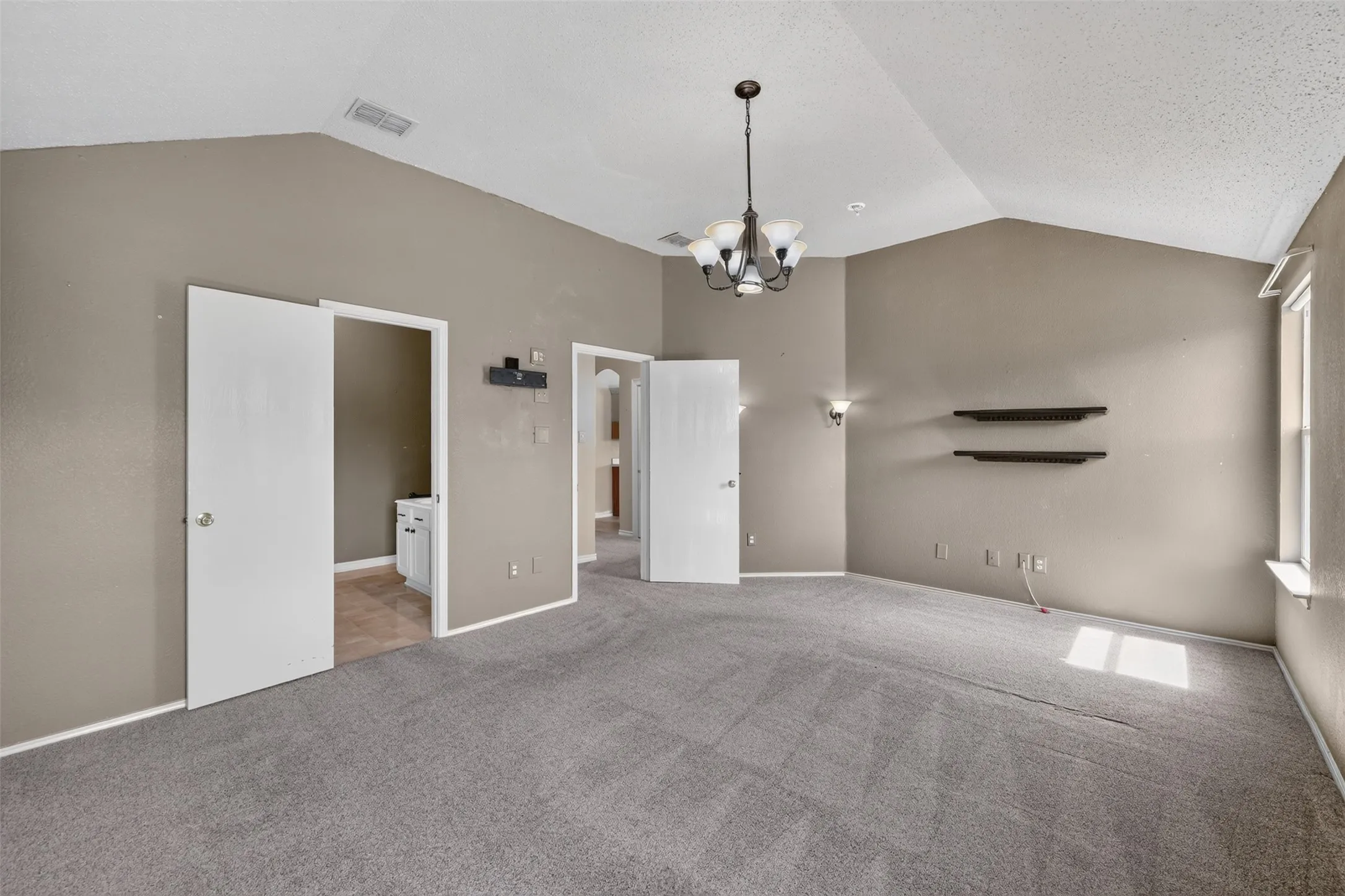 Single Family Residence For Sale in Tarrant County , 501 Roundrock Lane, Fort Worth, Texas 76140, 5 Bedroom, 3 Bathroom, 2 Garage spaces, 2,241 Sqft, built in 2004, mls#21391296, Real Estate Agent in Fort Worth, Homes For Sale in Tarrant county, Homes For Sale in Fort Worth, Realtor in Fort Worth Texas, Real Estate Brokerage Independent Realty Texas, Luminita Cordes Realtor
