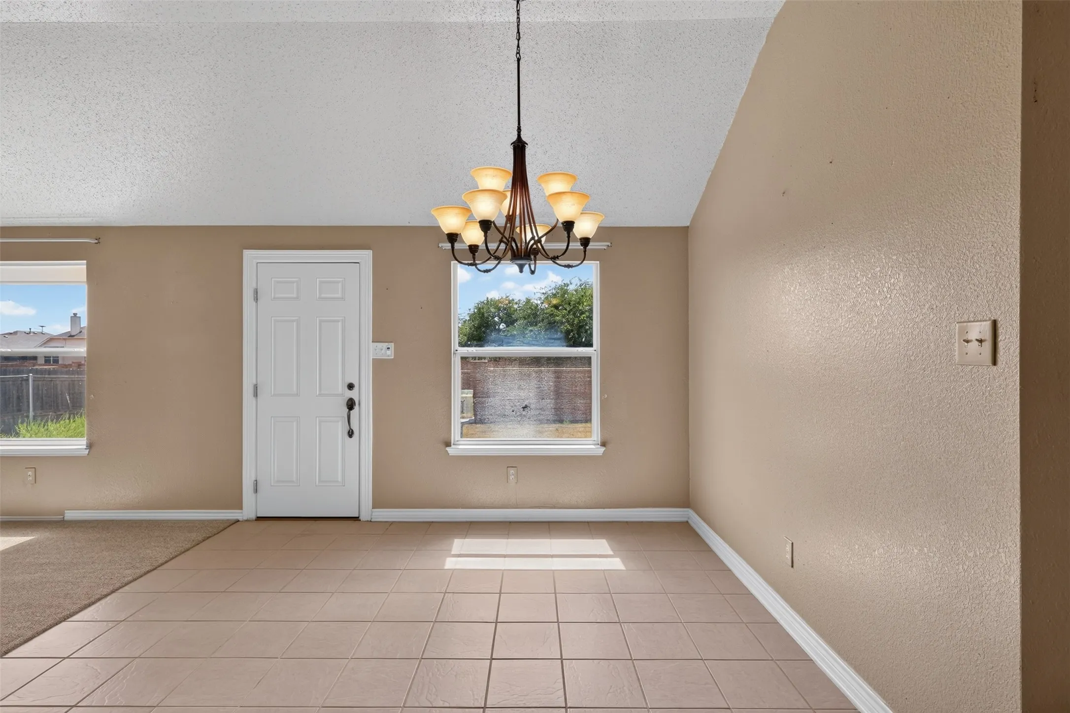 Single Family Residence For Sale in Tarrant County , 501 Roundrock Lane, Fort Worth, Texas 76140, 5 Bedroom, 3 Bathroom, 2 Garage spaces, 2,241 Sqft, built in 2004, mls#21391296, Real Estate Agent in Fort Worth, Homes For Sale in Tarrant county, Homes For Sale in Fort Worth, Realtor in Fort Worth Texas, Real Estate Brokerage Independent Realty Texas, Luminita Cordes Realtor