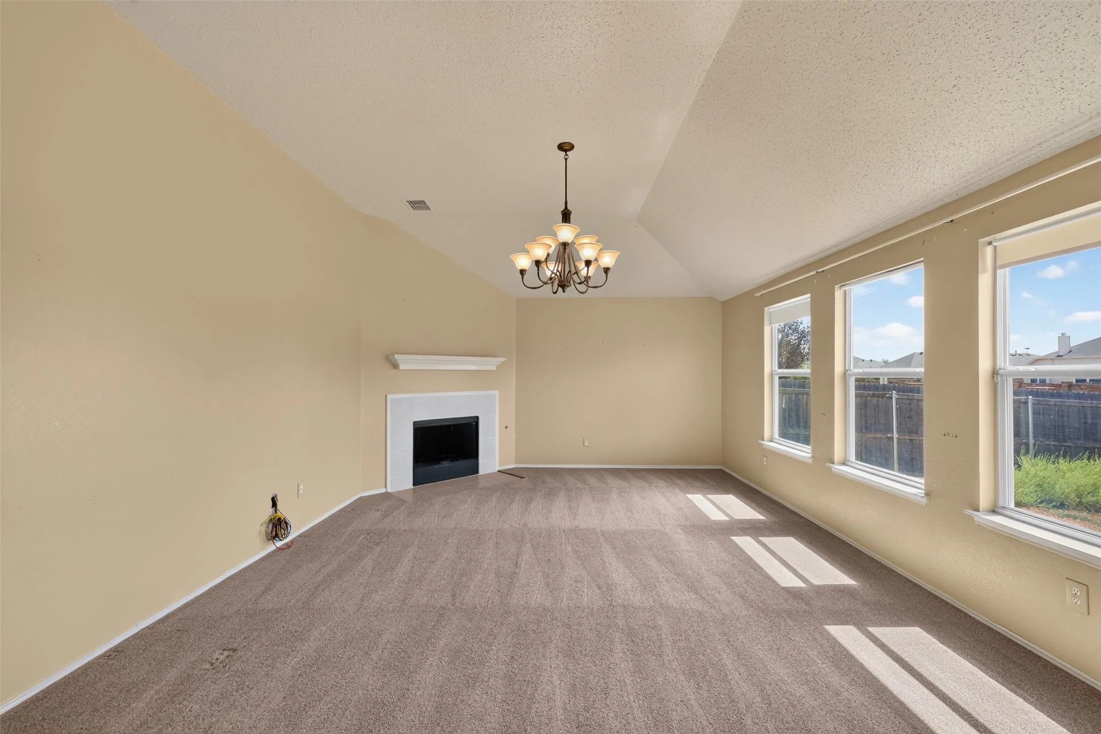 Single Family Residence For Sale in Tarrant County , 501 Roundrock Lane, Fort Worth, Texas 76140, 5 Bedroom, 3 Bathroom, 2 Garage spaces, 2,241 Sqft, built in 2004, mls#21391296, Real Estate Agent in Fort Worth, Homes For Sale in Tarrant county, Homes For Sale in Fort Worth, Realtor in Fort Worth Texas, Real Estate Brokerage Independent Realty Texas, Luminita Cordes Realtor