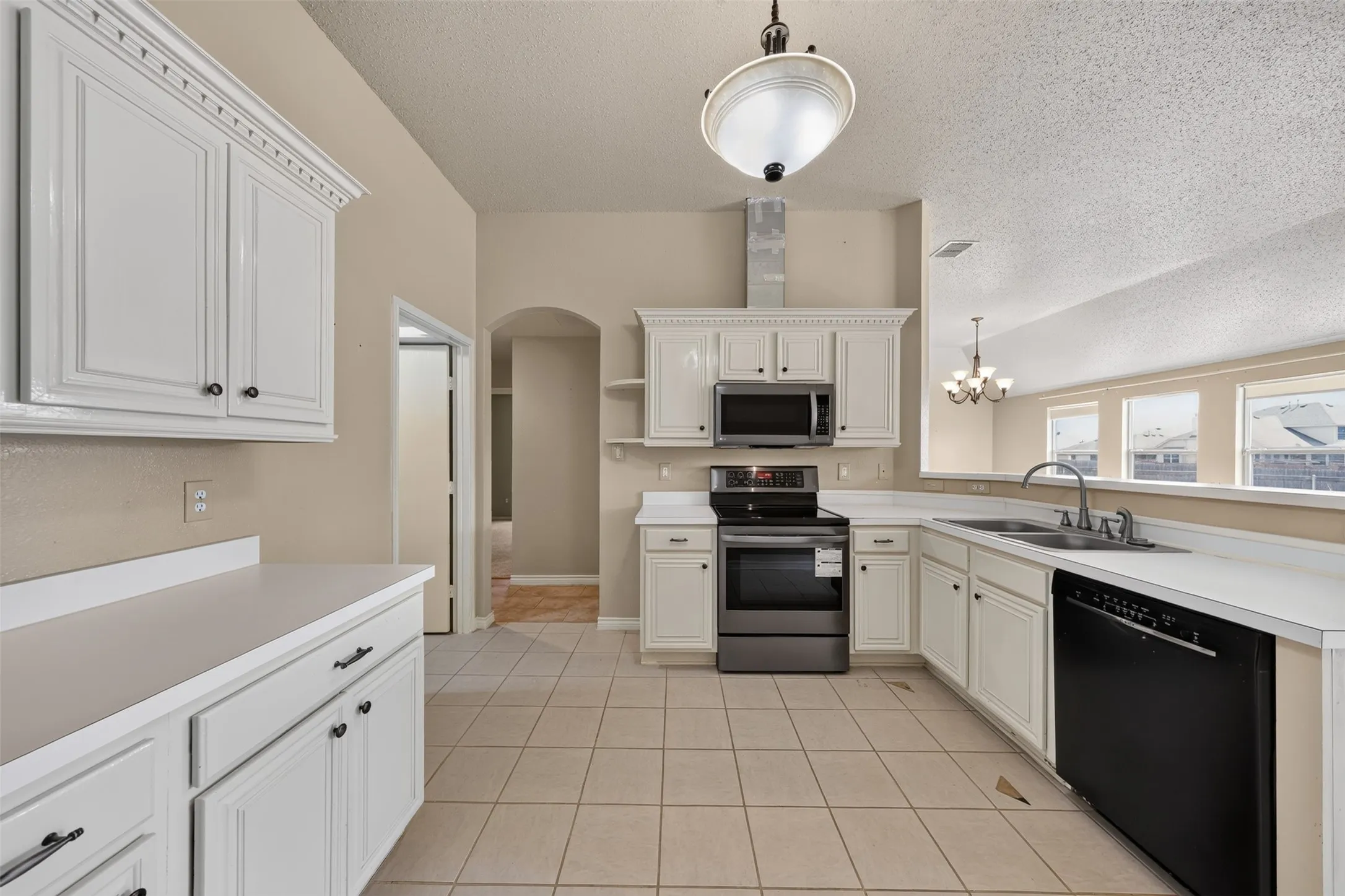 Single Family Residence For Sale in Tarrant County , 501 Roundrock Lane, Fort Worth, Texas 76140, 5 Bedroom, 3 Bathroom, 2 Garage spaces, 2,241 Sqft, built in 2004, mls#21391296, Real Estate Agent in Fort Worth, Homes For Sale in Tarrant county, Homes For Sale in Fort Worth, Realtor in Fort Worth Texas, Real Estate Brokerage Independent Realty Texas, Luminita Cordes Realtor
