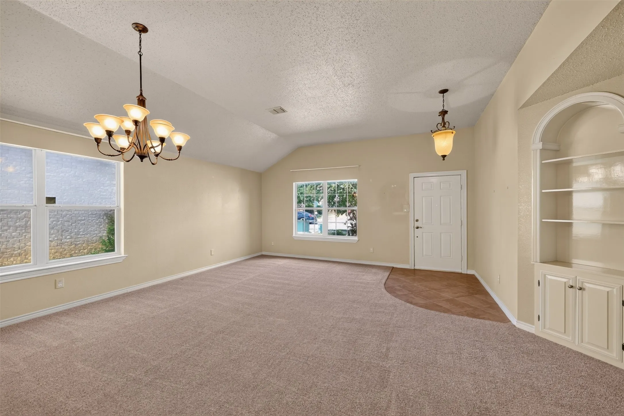 Single Family Residence For Sale in Tarrant County , 501 Roundrock Lane, Fort Worth, Texas 76140, 5 Bedroom, 3 Bathroom, 2 Garage spaces, 2,241 Sqft, built in 2004, mls#21391296, Real Estate Agent in Fort Worth, Homes For Sale in Tarrant county, Homes For Sale in Fort Worth, Realtor in Fort Worth Texas, Real Estate Brokerage Independent Realty Texas, Luminita Cordes Realtor