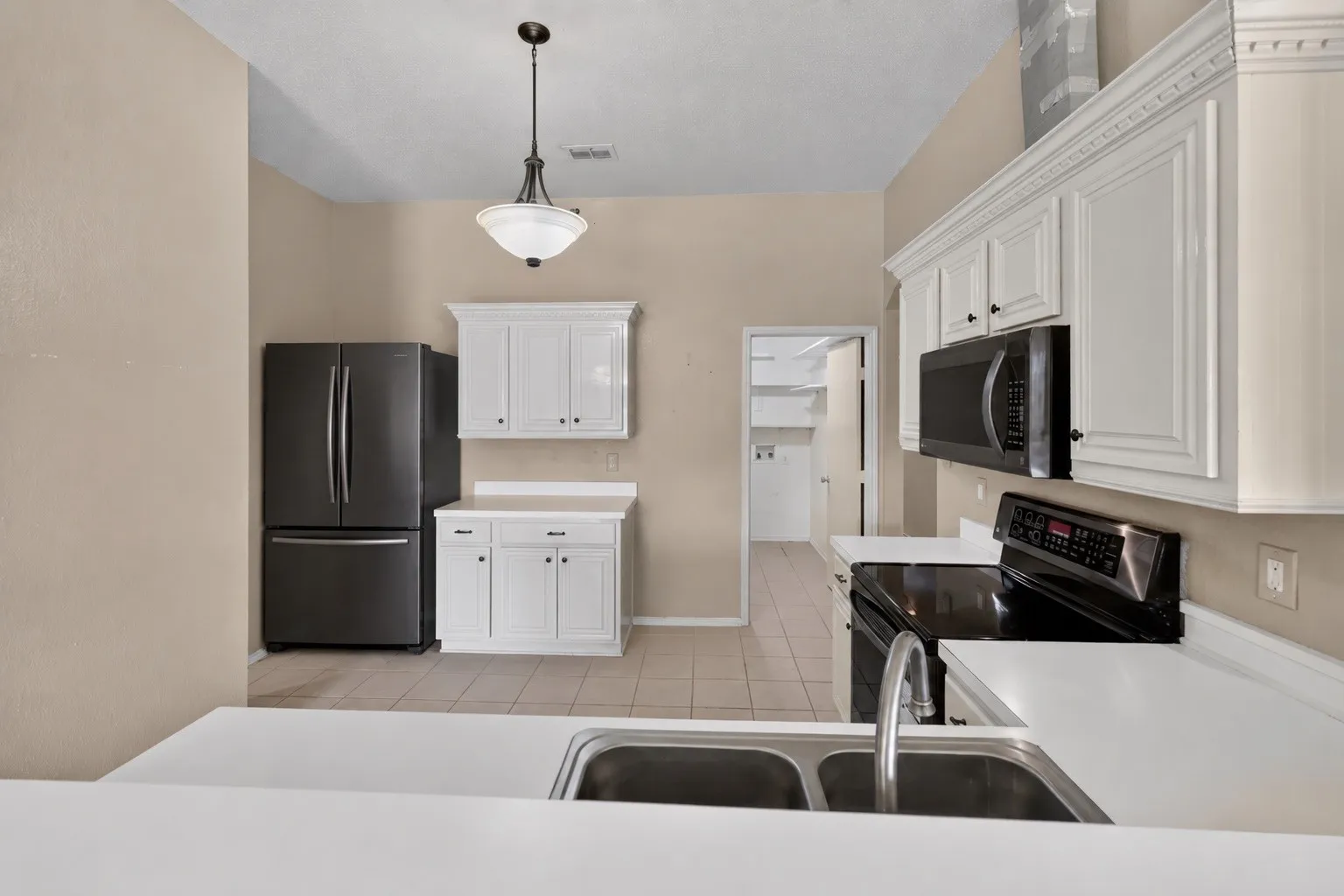 Single Family Residence For Sale in Tarrant County , 501 Roundrock Lane, Fort Worth, Texas 76140, 5 Bedroom, 3 Bathroom, 2 Garage spaces, 2,241 Sqft, built in 2004, mls#21391296, Real Estate Agent in Fort Worth, Homes For Sale in Tarrant county, Homes For Sale in Fort Worth, Realtor in Fort Worth Texas, Real Estate Brokerage Independent Realty Texas, Luminita Cordes Realtor