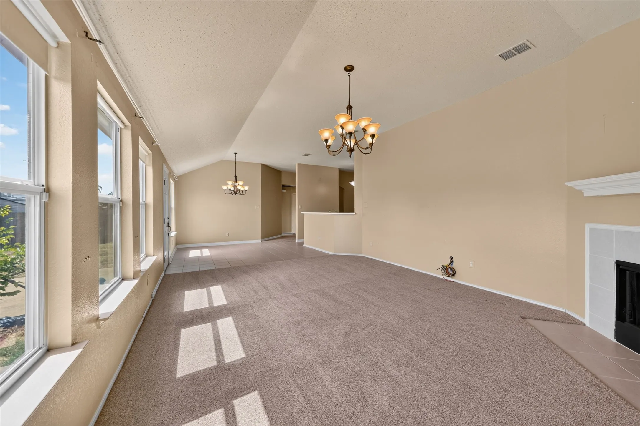 Single Family Residence For Sale in Tarrant County , 501 Roundrock Lane, Fort Worth, Texas 76140, 5 Bedroom, 3 Bathroom, 2 Garage spaces, 2,241 Sqft, built in 2004, mls#21391296, Real Estate Agent in Fort Worth, Homes For Sale in Tarrant county, Homes For Sale in Fort Worth, Realtor in Fort Worth Texas, Real Estate Brokerage Independent Realty Texas, Luminita Cordes Realtor