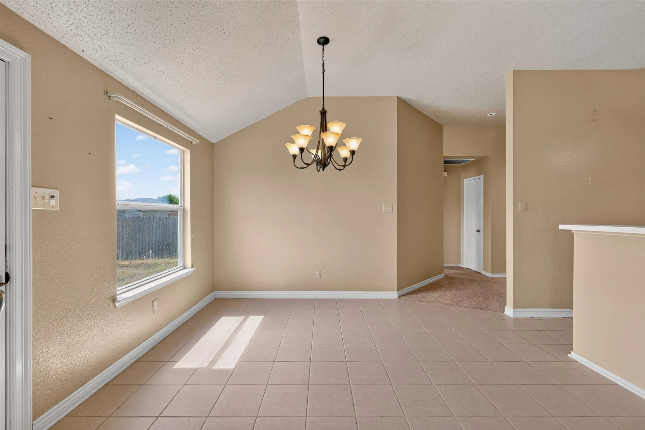 Single Family Residence For Sale in Tarrant County , 501 Roundrock Lane, Fort Worth, Texas 76140, 5 Bedroom, 3 Bathroom, 2 Garage spaces, 2,241 Sqft, built in 2004, mls#21391296, Real Estate Agent in Fort Worth, Homes For Sale in Tarrant county, Homes For Sale in Fort Worth, Realtor in Fort Worth Texas, Real Estate Brokerage Independent Realty Texas, Luminita Cordes Realtor