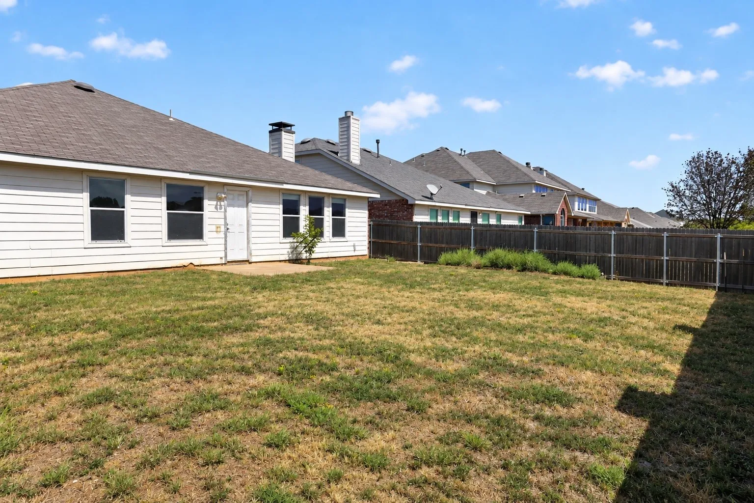 Single Family Residence For Sale in Tarrant County , 501 Roundrock Lane, Fort Worth, Texas 76140, 5 Bedroom, 3 Bathroom, 2 Garage spaces, 2,241 Sqft, built in 2004, mls#21391296, Real Estate Agent in Fort Worth, Homes For Sale in Tarrant county, Homes For Sale in Fort Worth, Realtor in Fort Worth Texas, Real Estate Brokerage Independent Realty Texas, Luminita Cordes Realtor