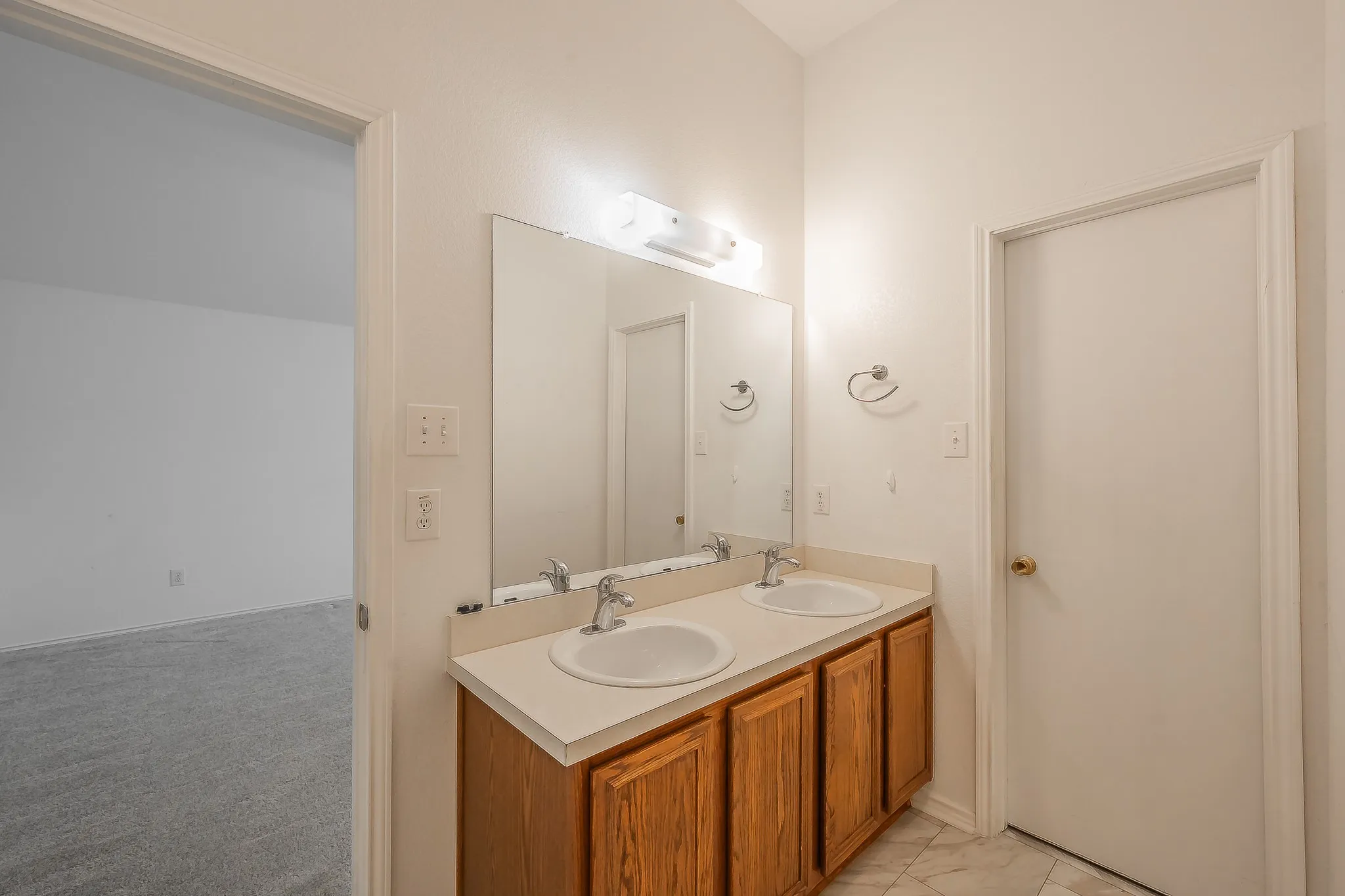 Single Family Residence For Sale in Tarrant County , 6833 Bluff View Drive, Watauga, Texas 76137, 4 Bedroom, 2 Bathroom, 2 Garage spaces, 1,957 Sqft, built in 2000, mls#21392972, Real Estate Agent in Watauga, Homes For Sale in Tarrant county, Homes For Sale in Watauga, Realtor in Watauga Texas, Real Estate Brokerage Independent Realty Texas, Luminita Cordes Realtor