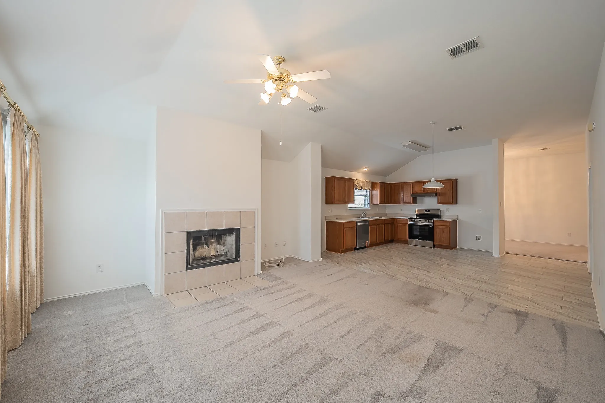 Single Family Residence For Sale in Tarrant County , 6833 Bluff View Drive, Watauga, Texas 76137, 4 Bedroom, 2 Bathroom, 2 Garage spaces, 1,957 Sqft, built in 2000, mls#21392972, Real Estate Agent in Watauga, Homes For Sale in Tarrant county, Homes For Sale in Watauga, Realtor in Watauga Texas, Real Estate Brokerage Independent Realty Texas, Luminita Cordes Realtor