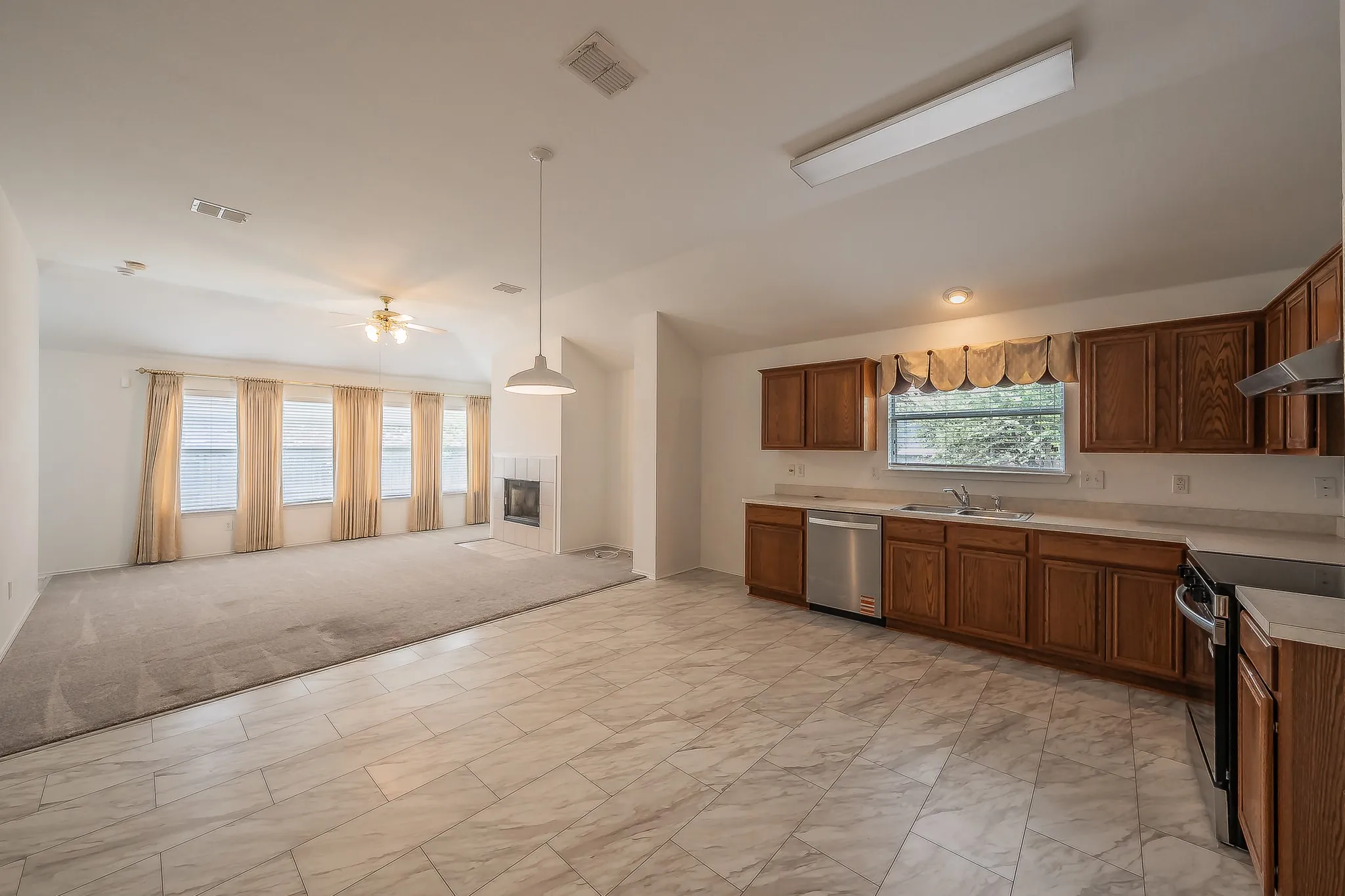 Single Family Residence For Sale in Tarrant County , 6833 Bluff View Drive, Watauga, Texas 76137, 4 Bedroom, 2 Bathroom, 2 Garage spaces, 1,957 Sqft, built in 2000, mls#21392972, Real Estate Agent in Watauga, Homes For Sale in Tarrant county, Homes For Sale in Watauga, Realtor in Watauga Texas, Real Estate Brokerage Independent Realty Texas, Luminita Cordes Realtor