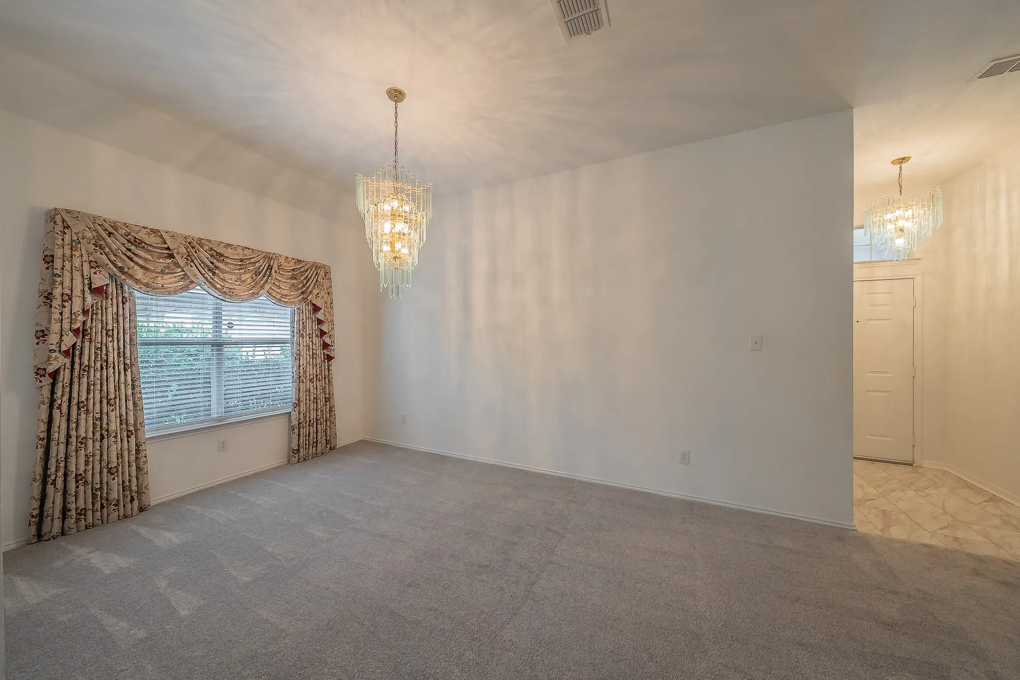 Single Family Residence For Sale in Tarrant County , 6833 Bluff View Drive, Watauga, Texas 76137, 4 Bedroom, 2 Bathroom, 2 Garage spaces, 1,957 Sqft, built in 2000, mls#21392972, Real Estate Agent in Watauga, Homes For Sale in Tarrant county, Homes For Sale in Watauga, Realtor in Watauga Texas, Real Estate Brokerage Independent Realty Texas, Luminita Cordes Realtor