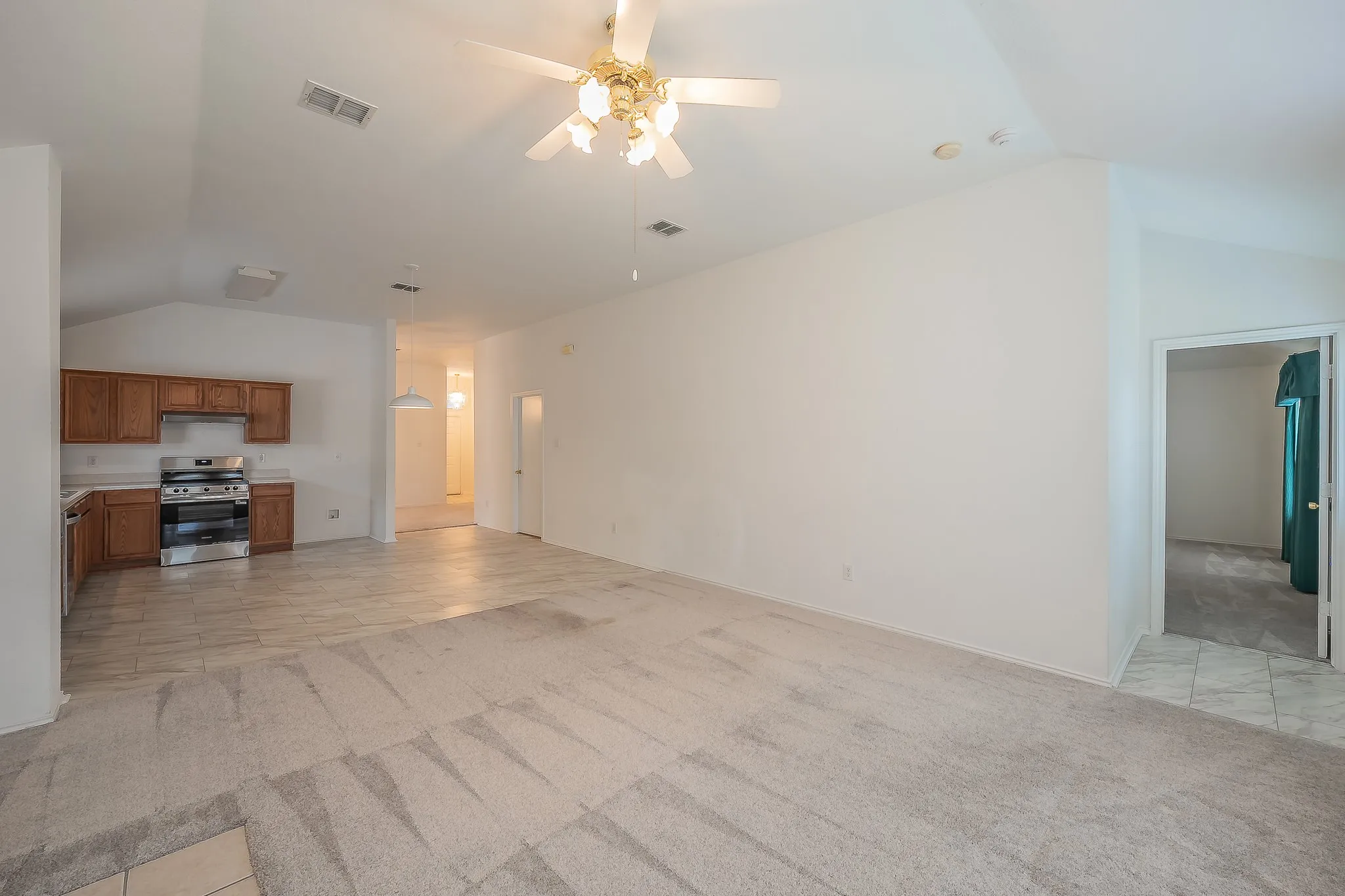 Single Family Residence For Sale in Tarrant County , 6833 Bluff View Drive, Watauga, Texas 76137, 4 Bedroom, 2 Bathroom, 2 Garage spaces, 1,957 Sqft, built in 2000, mls#21392972, Real Estate Agent in Watauga, Homes For Sale in Tarrant county, Homes For Sale in Watauga, Realtor in Watauga Texas, Real Estate Brokerage Independent Realty Texas, Luminita Cordes Realtor