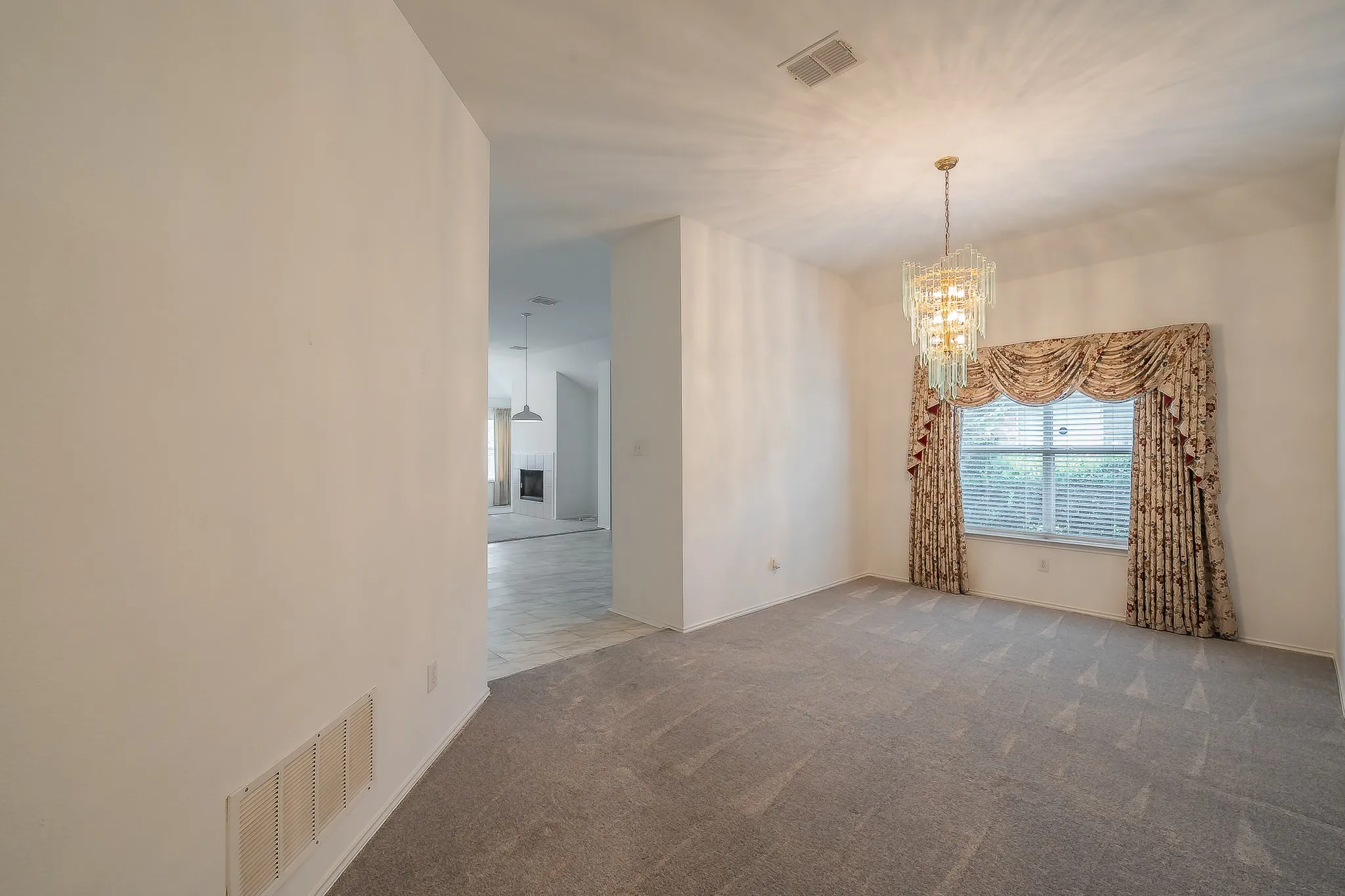 Single Family Residence For Sale in Tarrant County , 6833 Bluff View Drive, Watauga, Texas 76137, 4 Bedroom, 2 Bathroom, 2 Garage spaces, 1,957 Sqft, built in 2000, mls#21392972, Real Estate Agent in Watauga, Homes For Sale in Tarrant county, Homes For Sale in Watauga, Realtor in Watauga Texas, Real Estate Brokerage Independent Realty Texas, Luminita Cordes Realtor