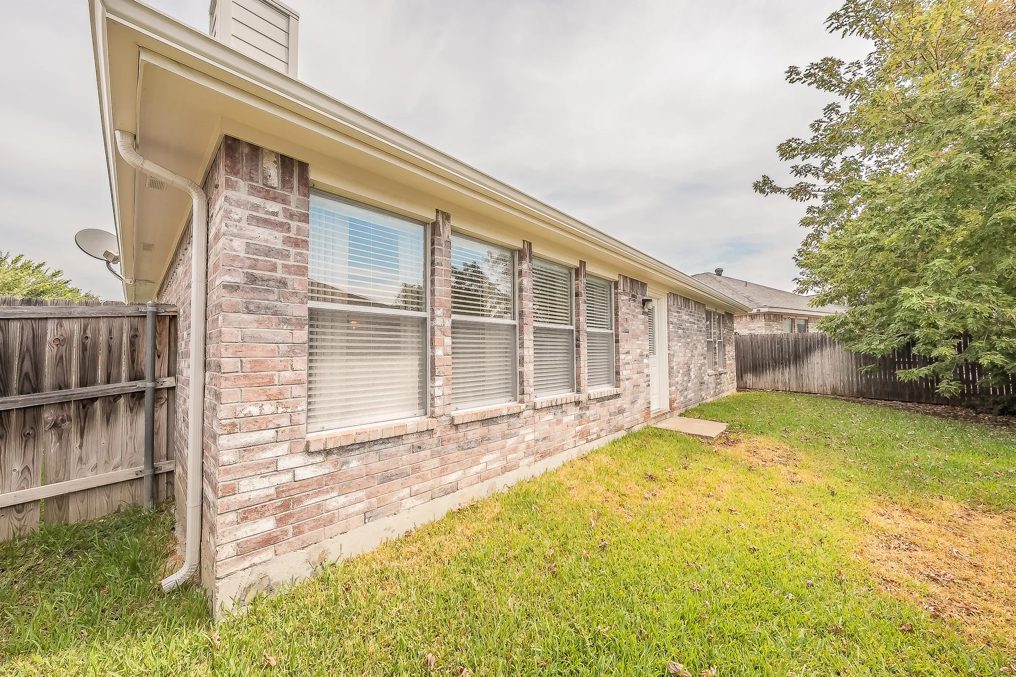 Single Family Residence For Sale in Tarrant County , 6833 Bluff View Drive, Watauga, Texas 76137, 4 Bedroom, 2 Bathroom, 2 Garage spaces, 1,957 Sqft, built in 2000, mls#21392972, Real Estate Agent in Watauga, Homes For Sale in Tarrant county, Homes For Sale in Watauga, Realtor in Watauga Texas, Real Estate Brokerage Independent Realty Texas, Luminita Cordes Realtor