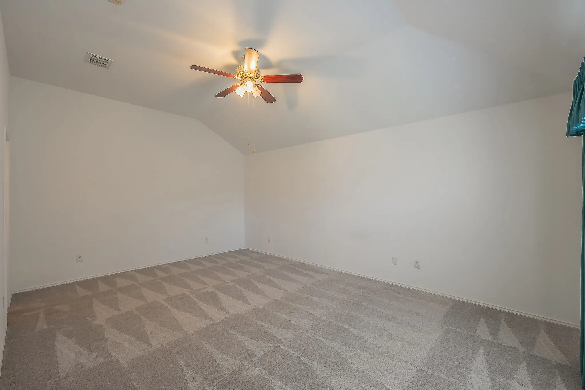Single Family Residence For Sale in Tarrant County , 6833 Bluff View Drive, Watauga, Texas 76137, 4 Bedroom, 2 Bathroom, 2 Garage spaces, 1,957 Sqft, built in 2000, mls#21392972, Real Estate Agent in Watauga, Homes For Sale in Tarrant county, Homes For Sale in Watauga, Realtor in Watauga Texas, Real Estate Brokerage Independent Realty Texas, Luminita Cordes Realtor