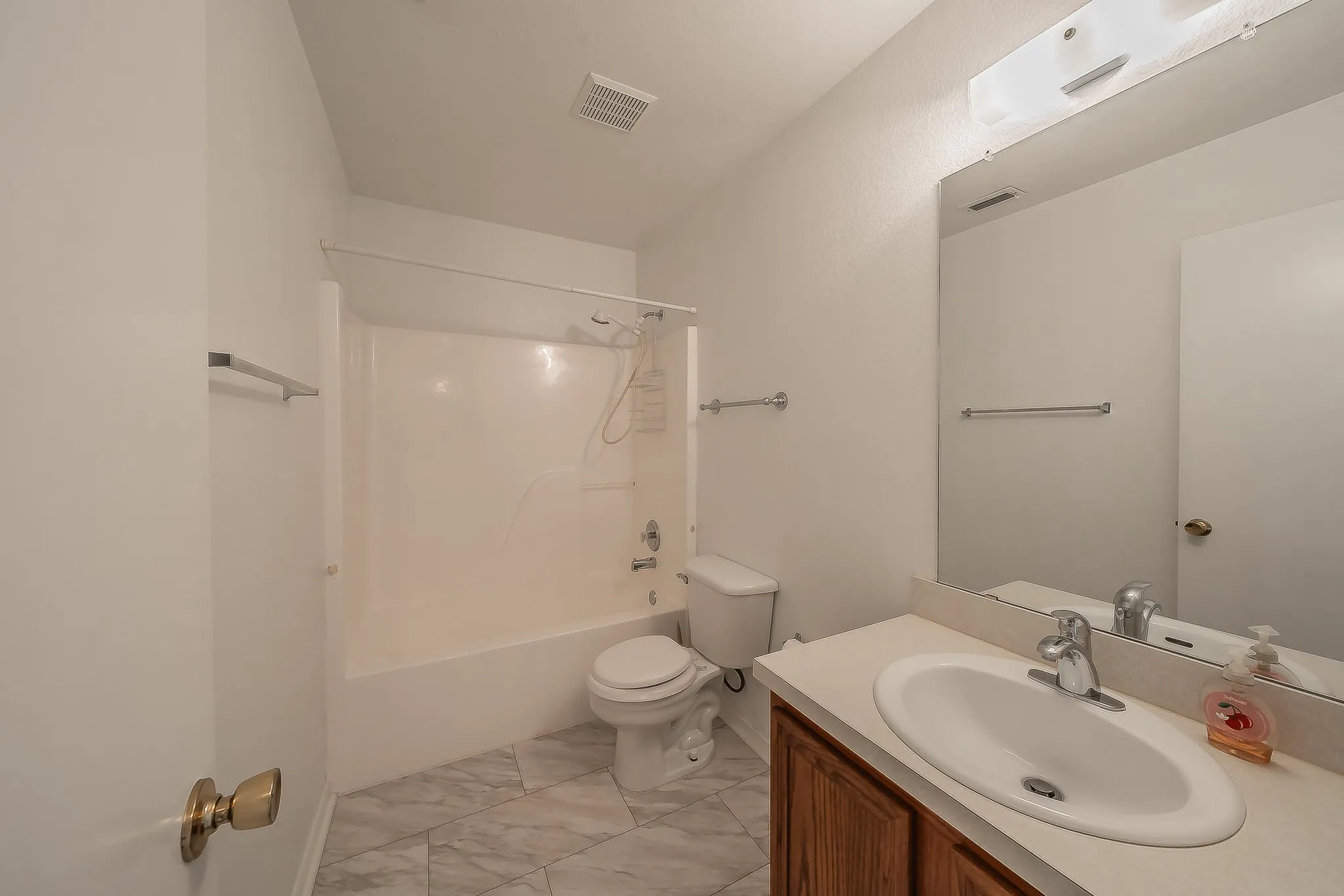 Single Family Residence For Sale in Tarrant County , 6833 Bluff View Drive, Watauga, Texas 76137, 4 Bedroom, 2 Bathroom, 2 Garage spaces, 1,957 Sqft, built in 2000, mls#21392972, Real Estate Agent in Watauga, Homes For Sale in Tarrant county, Homes For Sale in Watauga, Realtor in Watauga Texas, Real Estate Brokerage Independent Realty Texas, Luminita Cordes Realtor