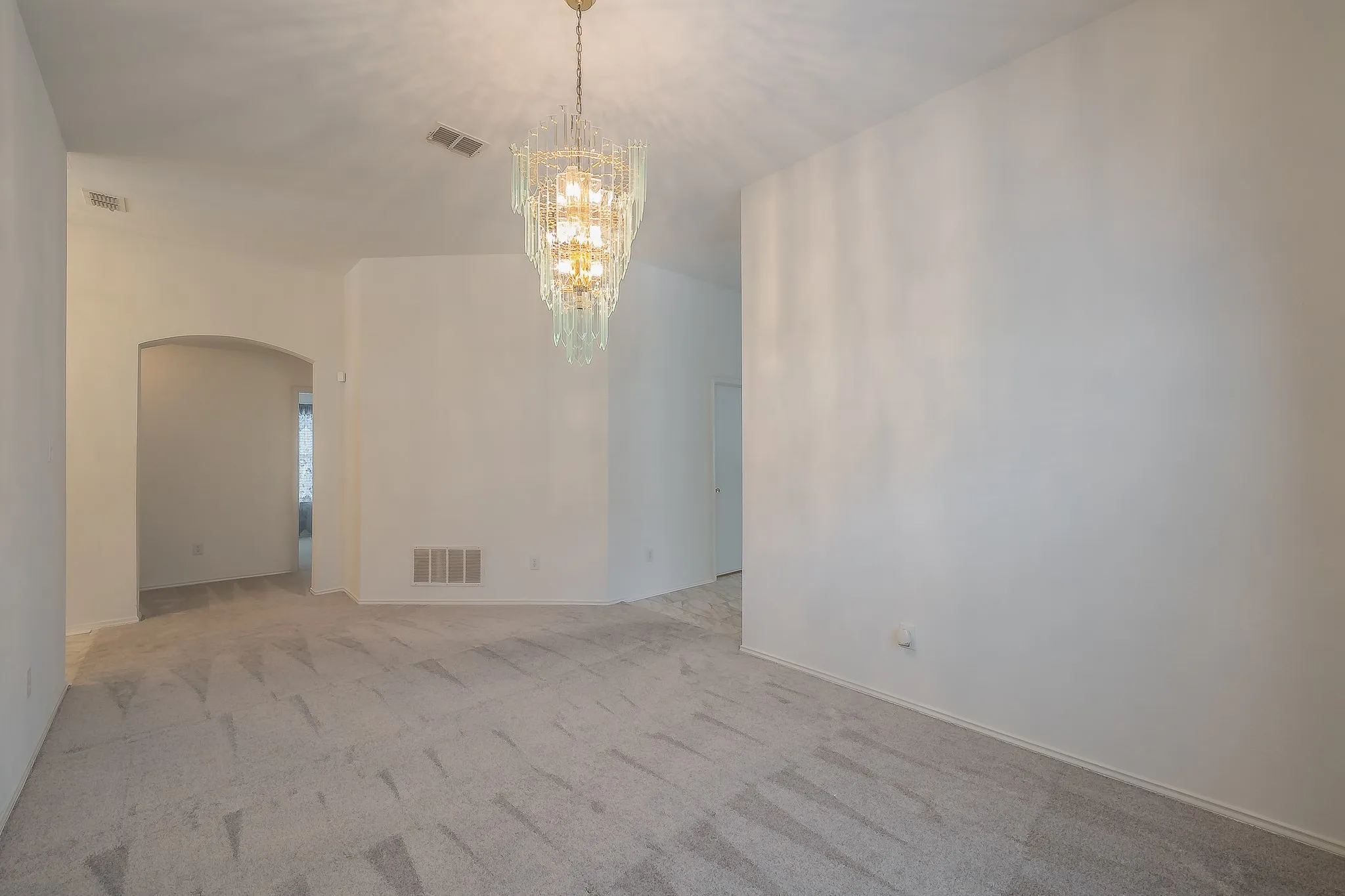Single Family Residence For Sale in Tarrant County , 6833 Bluff View Drive, Watauga, Texas 76137, 4 Bedroom, 2 Bathroom, 2 Garage spaces, 1,957 Sqft, built in 2000, mls#21392972, Real Estate Agent in Watauga, Homes For Sale in Tarrant county, Homes For Sale in Watauga, Realtor in Watauga Texas, Real Estate Brokerage Independent Realty Texas, Luminita Cordes Realtor
