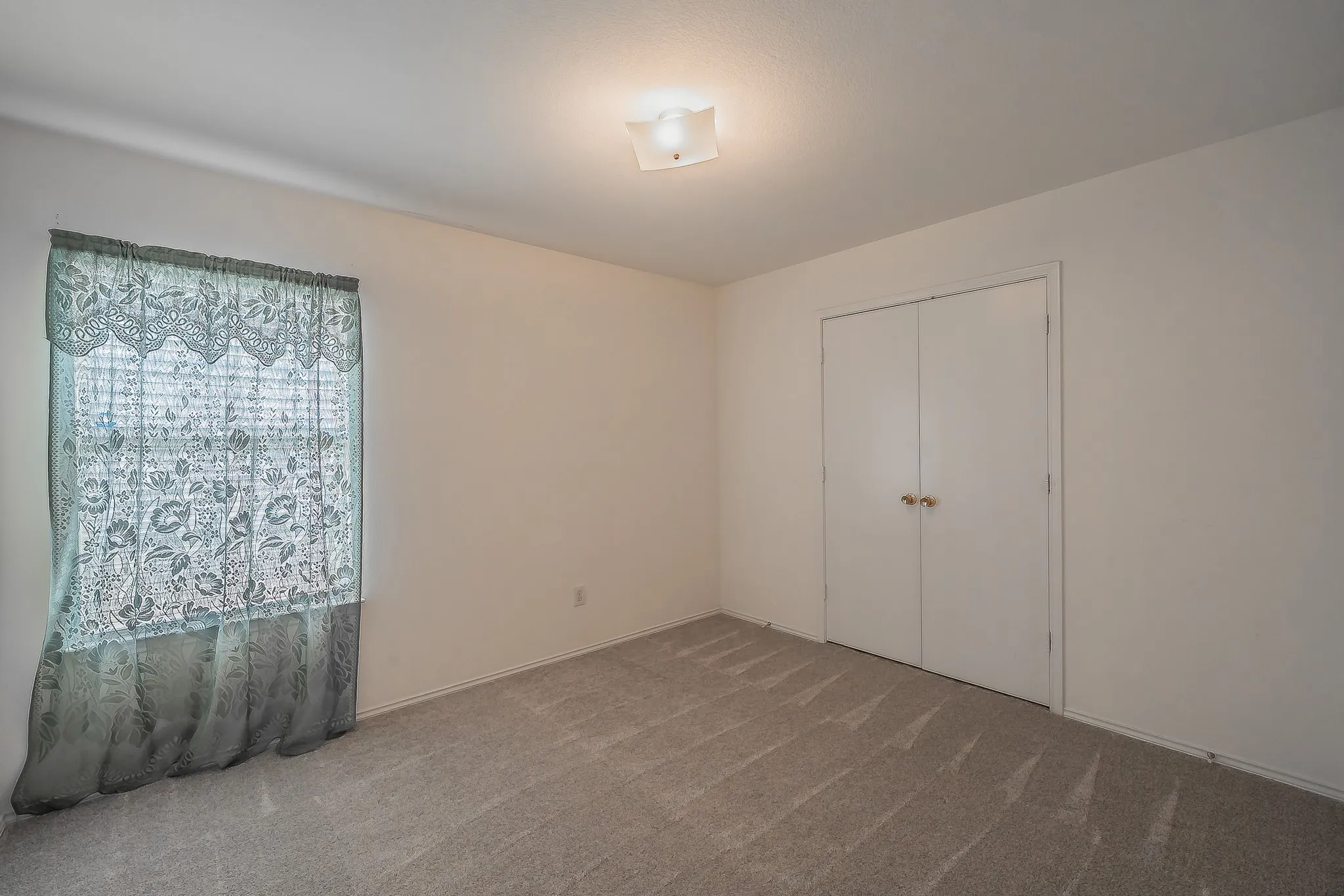 Single Family Residence For Sale in Tarrant County , 6833 Bluff View Drive, Watauga, Texas 76137, 4 Bedroom, 2 Bathroom, 2 Garage spaces, 1,957 Sqft, built in 2000, mls#21392972, Real Estate Agent in Watauga, Homes For Sale in Tarrant county, Homes For Sale in Watauga, Realtor in Watauga Texas, Real Estate Brokerage Independent Realty Texas, Luminita Cordes Realtor