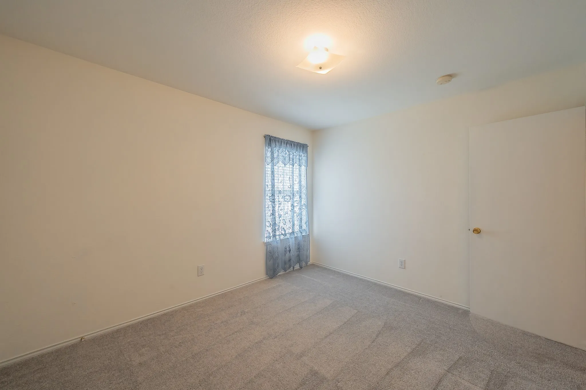 Single Family Residence For Sale in Tarrant County , 6833 Bluff View Drive, Watauga, Texas 76137, 4 Bedroom, 2 Bathroom, 2 Garage spaces, 1,957 Sqft, built in 2000, mls#21392972, Real Estate Agent in Watauga, Homes For Sale in Tarrant county, Homes For Sale in Watauga, Realtor in Watauga Texas, Real Estate Brokerage Independent Realty Texas, Luminita Cordes Realtor