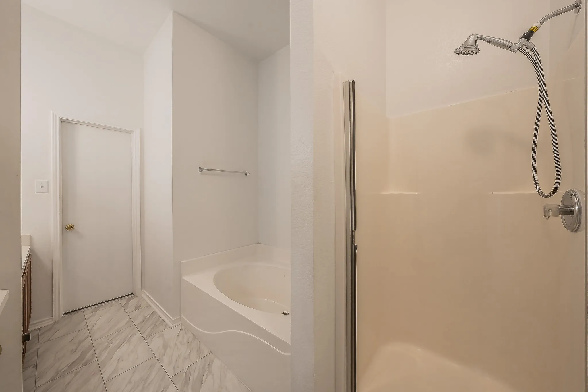 Single Family Residence For Sale in Tarrant County , 6833 Bluff View Drive, Watauga, Texas 76137, 4 Bedroom, 2 Bathroom, 2 Garage spaces, 1,957 Sqft, built in 2000, mls#21392972, Real Estate Agent in Watauga, Homes For Sale in Tarrant county, Homes For Sale in Watauga, Realtor in Watauga Texas, Real Estate Brokerage Independent Realty Texas, Luminita Cordes Realtor