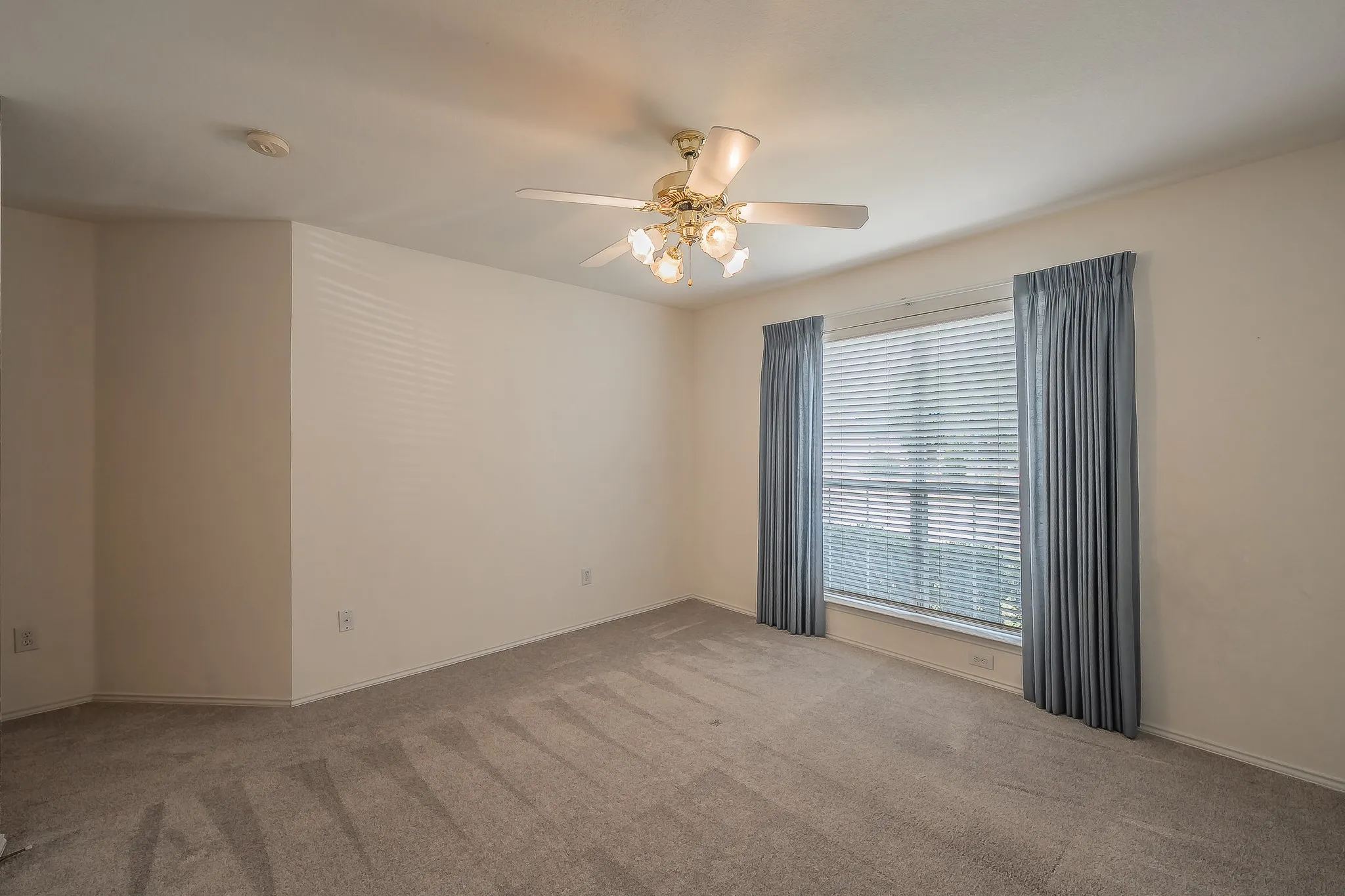Single Family Residence For Sale in Tarrant County , 6833 Bluff View Drive, Watauga, Texas 76137, 4 Bedroom, 2 Bathroom, 2 Garage spaces, 1,957 Sqft, built in 2000, mls#21392972, Real Estate Agent in Watauga, Homes For Sale in Tarrant county, Homes For Sale in Watauga, Realtor in Watauga Texas, Real Estate Brokerage Independent Realty Texas, Luminita Cordes Realtor