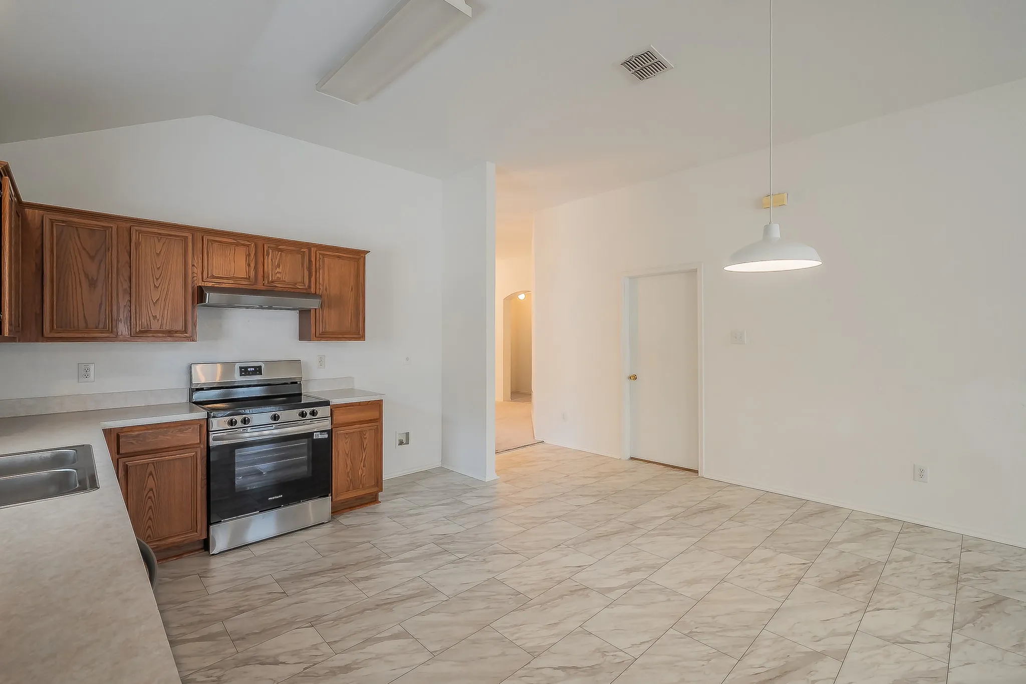 Single Family Residence For Sale in Tarrant County , 6833 Bluff View Drive, Watauga, Texas 76137, 4 Bedroom, 2 Bathroom, 2 Garage spaces, 1,957 Sqft, built in 2000, mls#21392972, Real Estate Agent in Watauga, Homes For Sale in Tarrant county, Homes For Sale in Watauga, Realtor in Watauga Texas, Real Estate Brokerage Independent Realty Texas, Luminita Cordes Realtor
