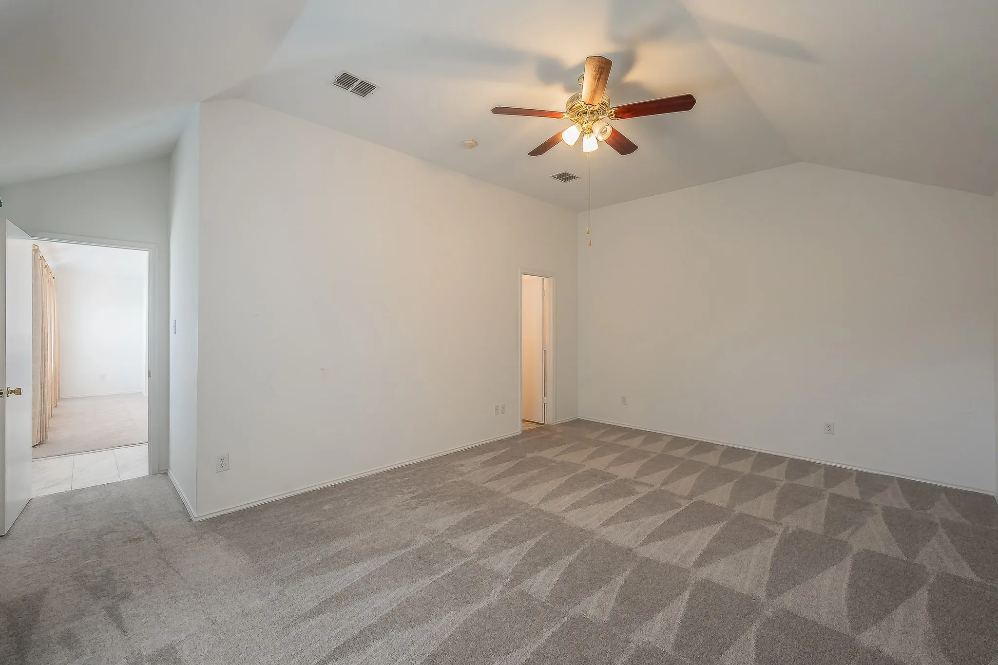 Single Family Residence For Sale in Tarrant County , 6833 Bluff View Drive, Watauga, Texas 76137, 4 Bedroom, 2 Bathroom, 2 Garage spaces, 1,957 Sqft, built in 2000, mls#21392972, Real Estate Agent in Watauga, Homes For Sale in Tarrant county, Homes For Sale in Watauga, Realtor in Watauga Texas, Real Estate Brokerage Independent Realty Texas, Luminita Cordes Realtor