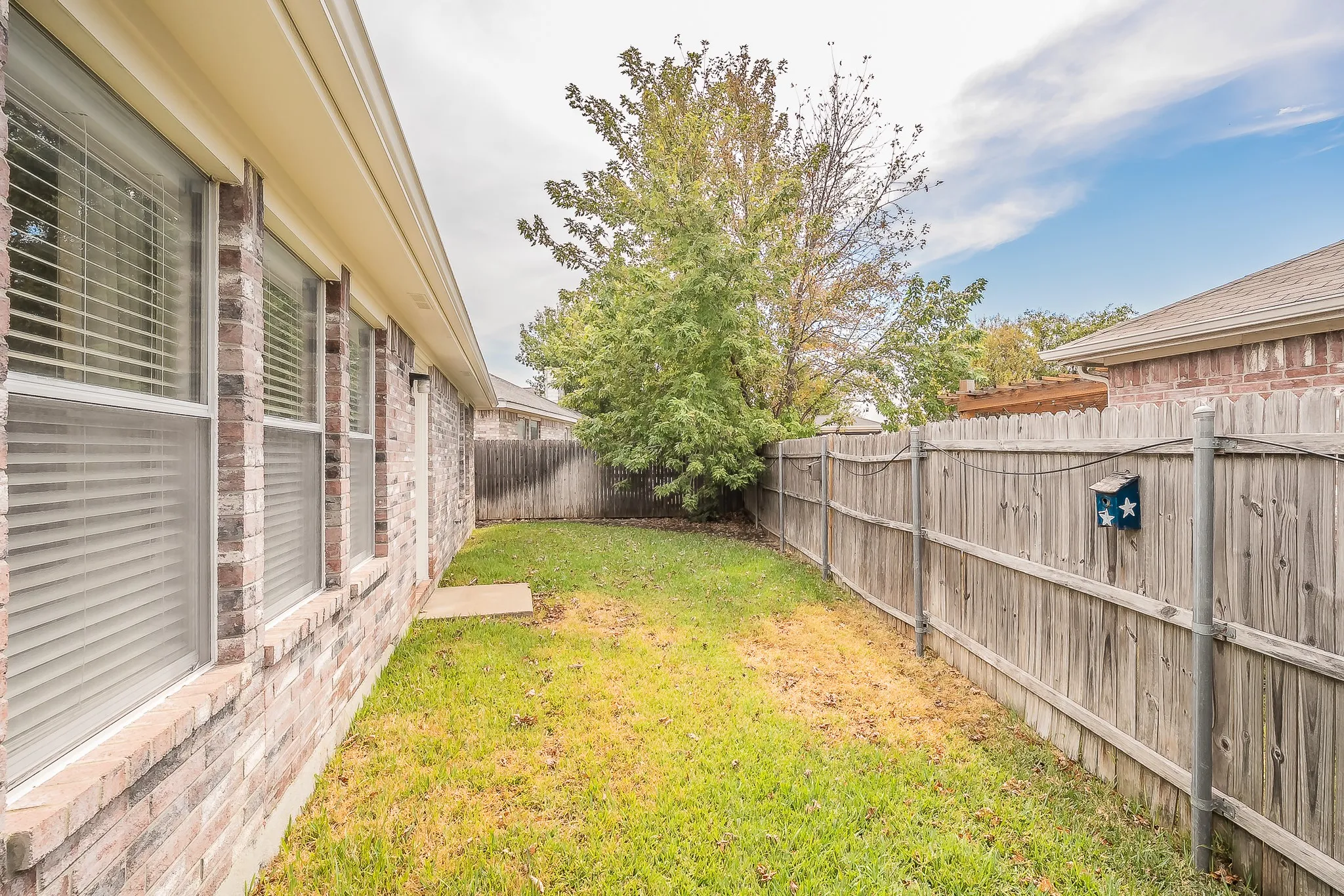 Single Family Residence For Sale in Tarrant County , 6833 Bluff View Drive, Watauga, Texas 76137, 4 Bedroom, 2 Bathroom, 2 Garage spaces, 1,957 Sqft, built in 2000, mls#21392972, Real Estate Agent in Watauga, Homes For Sale in Tarrant county, Homes For Sale in Watauga, Realtor in Watauga Texas, Real Estate Brokerage Independent Realty Texas, Luminita Cordes Realtor
