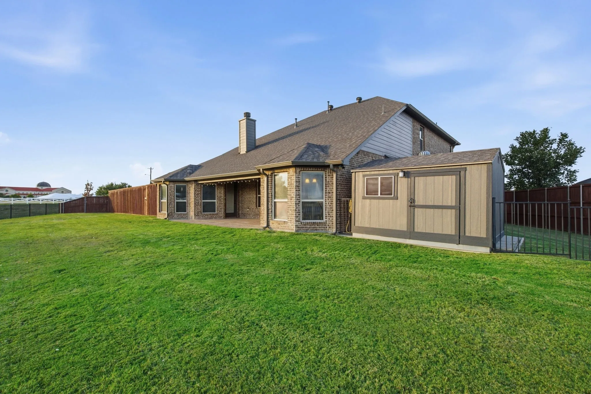 SO MUCH BACKYARD SPACE READY FOR A POOL OR ALL YOUR IDEAS